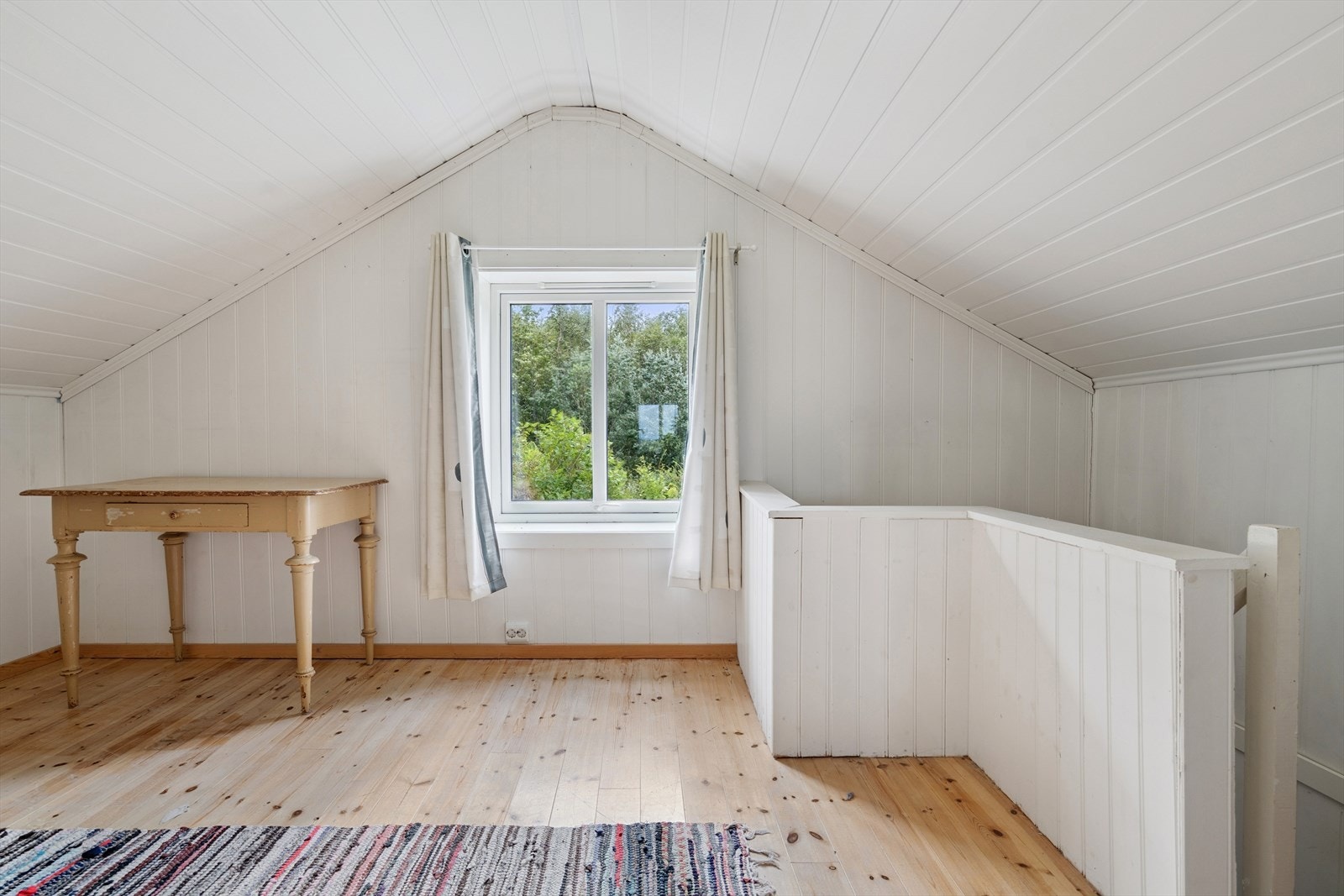 Trapperom i 2 etasjen som kan fungere som soverom Galleribilde