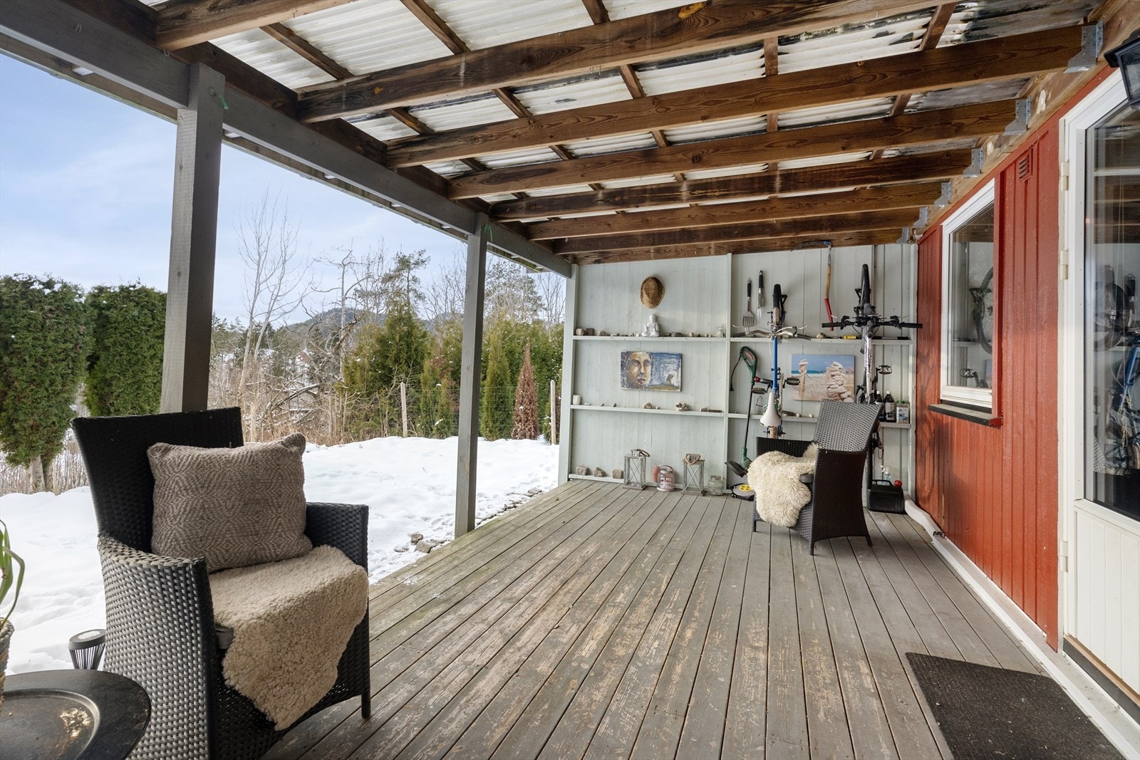 Her er også en liten hageflekk som er fint skjermet med hekkbeplantning. Galleribilde