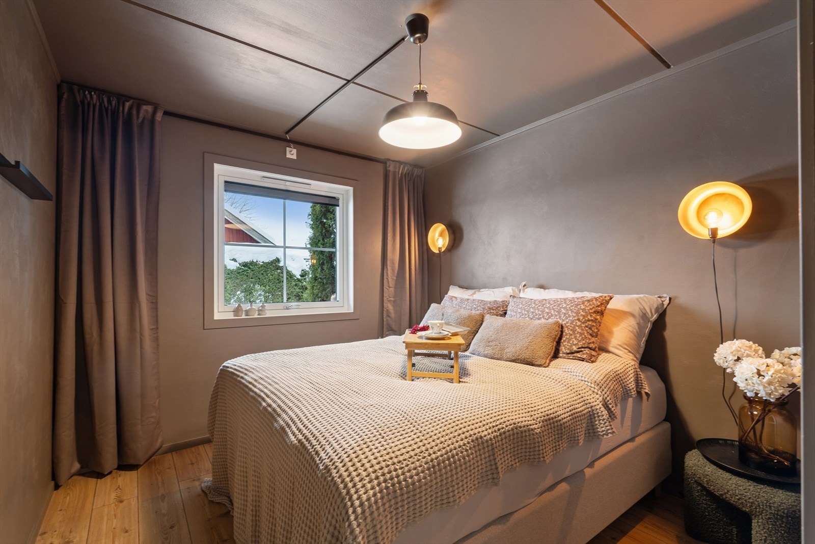 Soverommet har god plass til dobbeltseng og garderobeløsning. Galleribilde