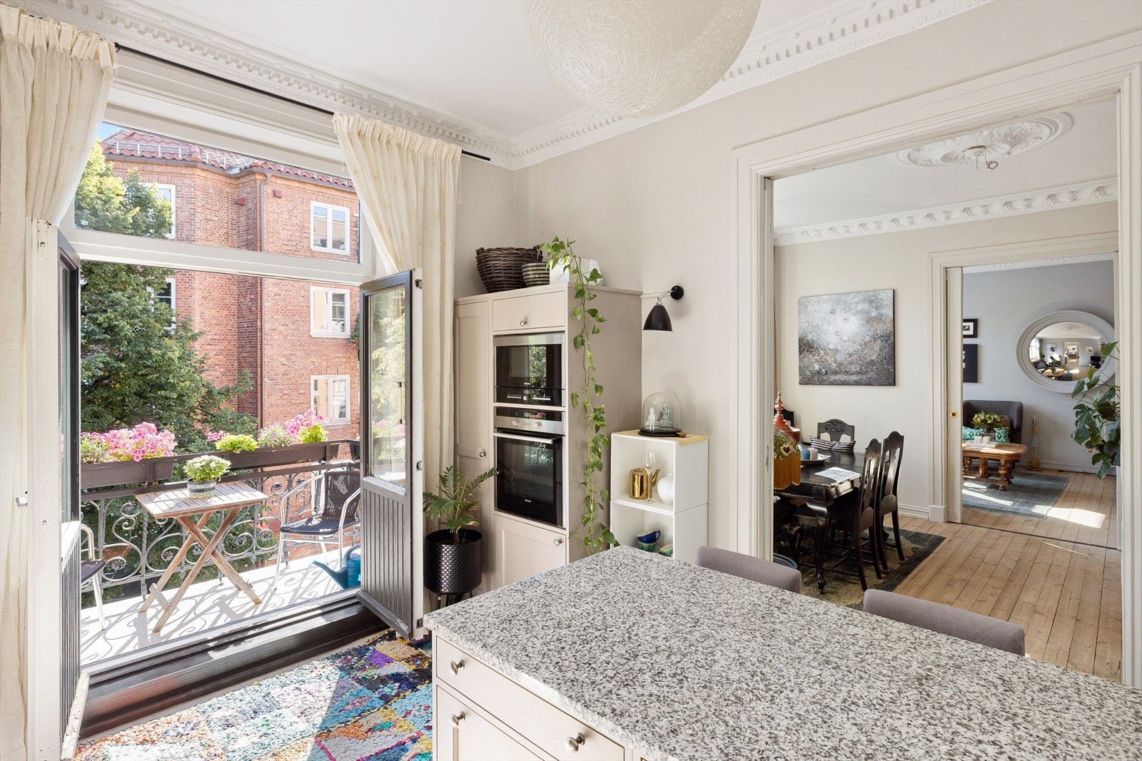 Boligen har gjennomgående god takhøyde. Denne må oppleves! Galleribilde