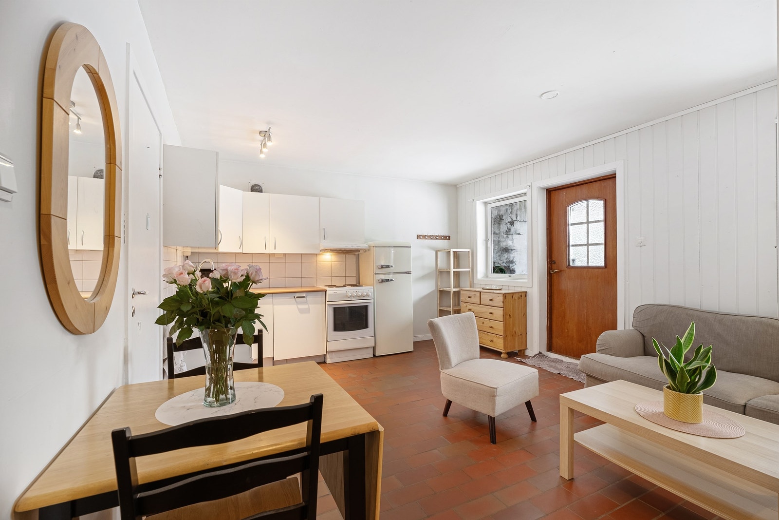 U.etg (Hybeldel - ikke godkjent) Åpen stue-/kjøkkenløsning Galleribilde