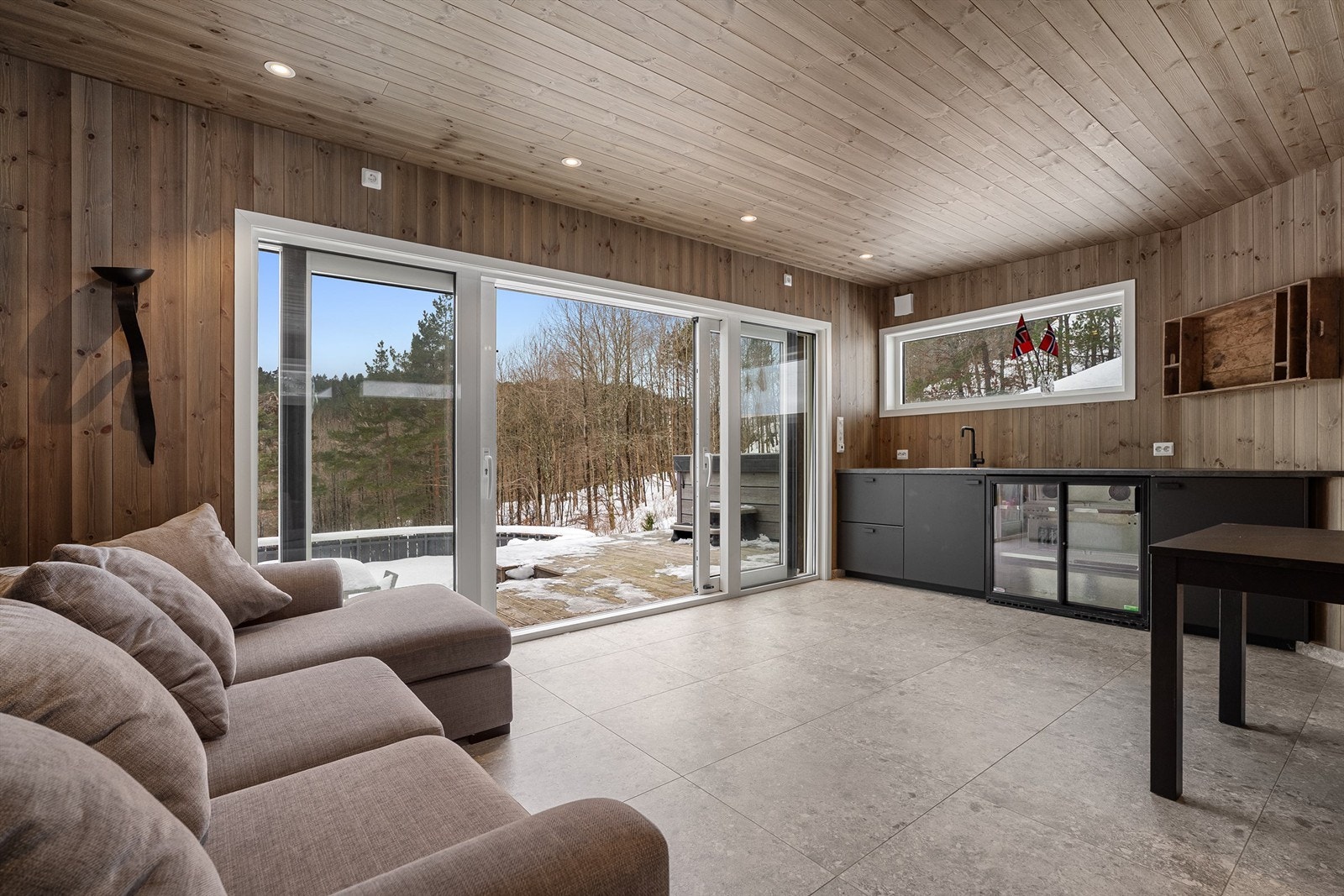 Hagestue innredet med servant og kjøl Galleribilde