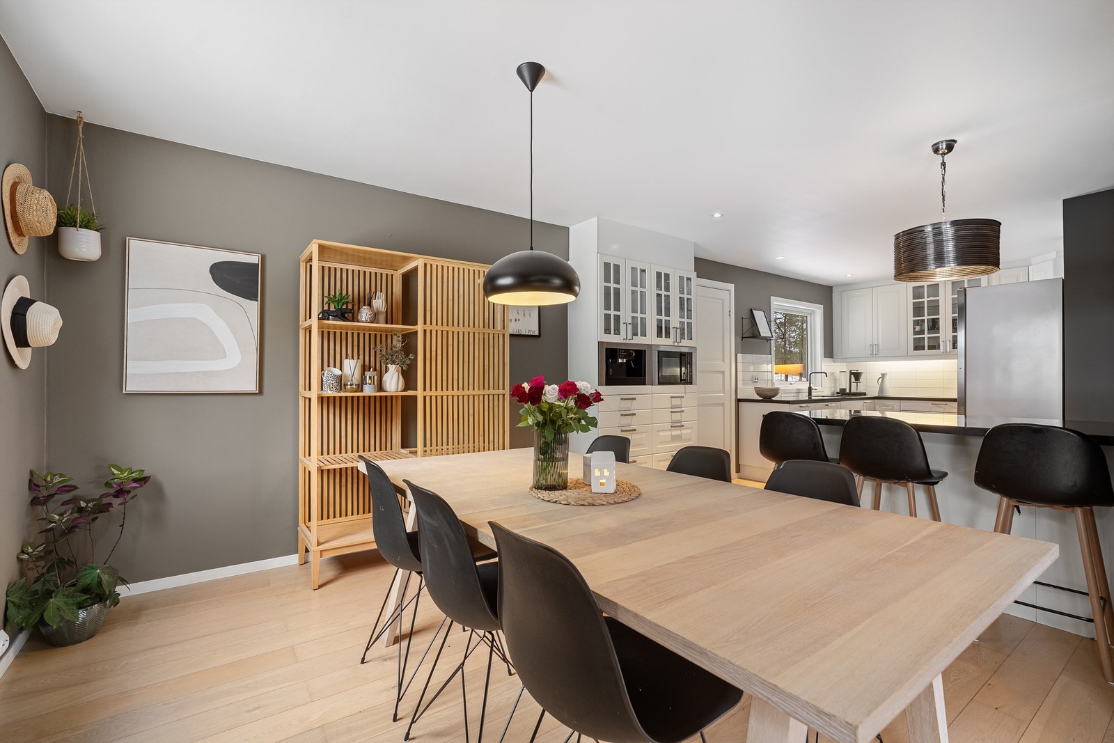 1.etg - Spisestue med plass til et større selskap Galleribilde