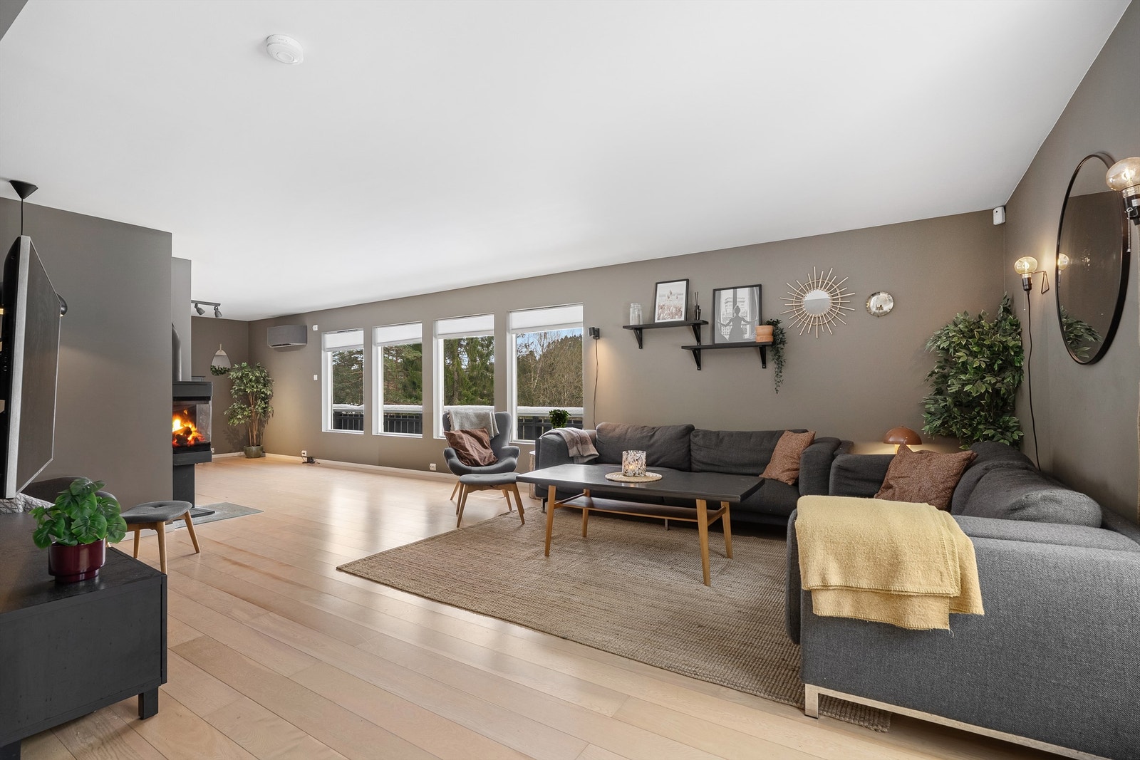 1.etg - Plass til en stor sofakrok eller annen møblering Galleribilde