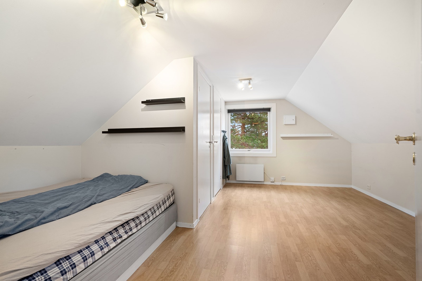 innredet loft etg. - Soverom 1 Galleribilde