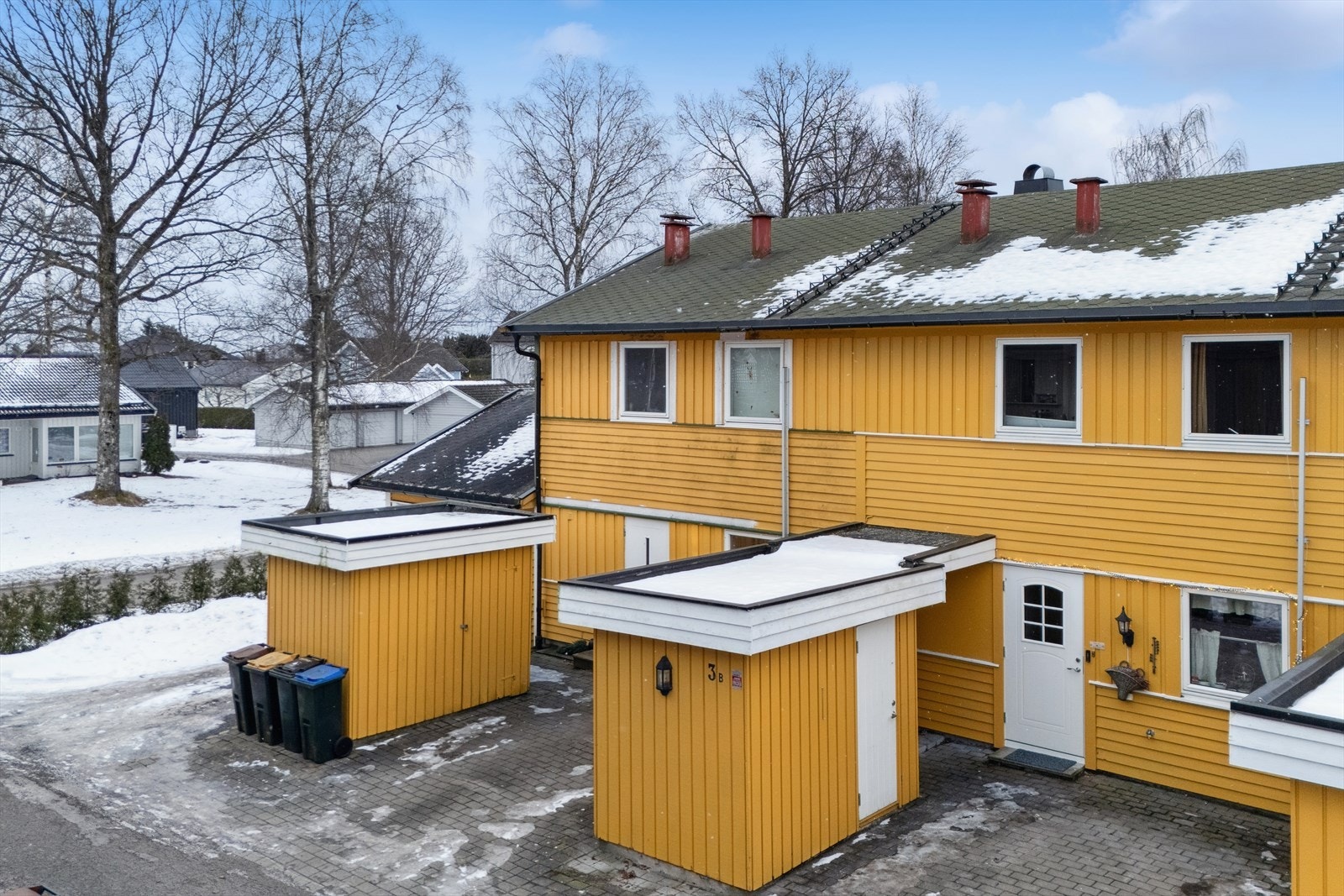 Selveier rekkehus som ligger i et populært boligområde på Eik. Galleribilde