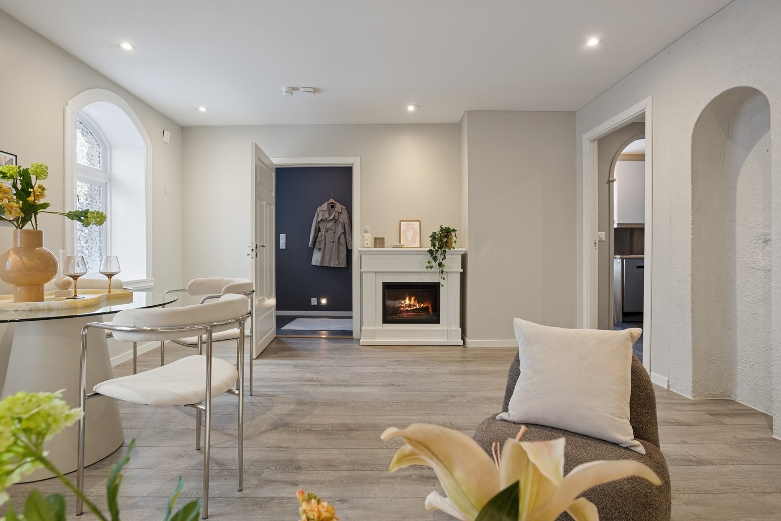 Inngang og stue. Galleribilde