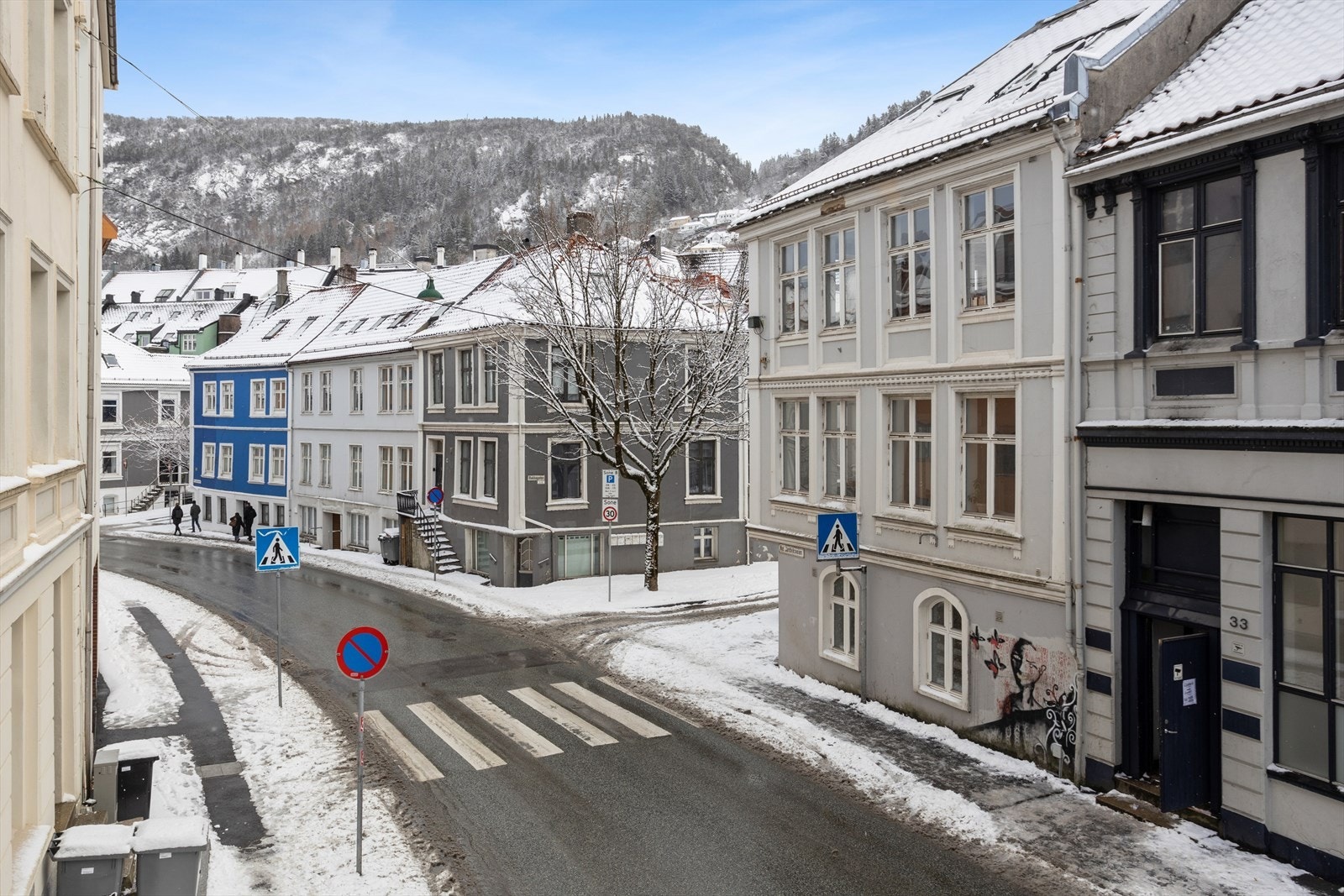 Nye Sandviksveien. Kort gangavstand til alle byens fasiliteter og nær flotte turområder og parker. Galleribilde