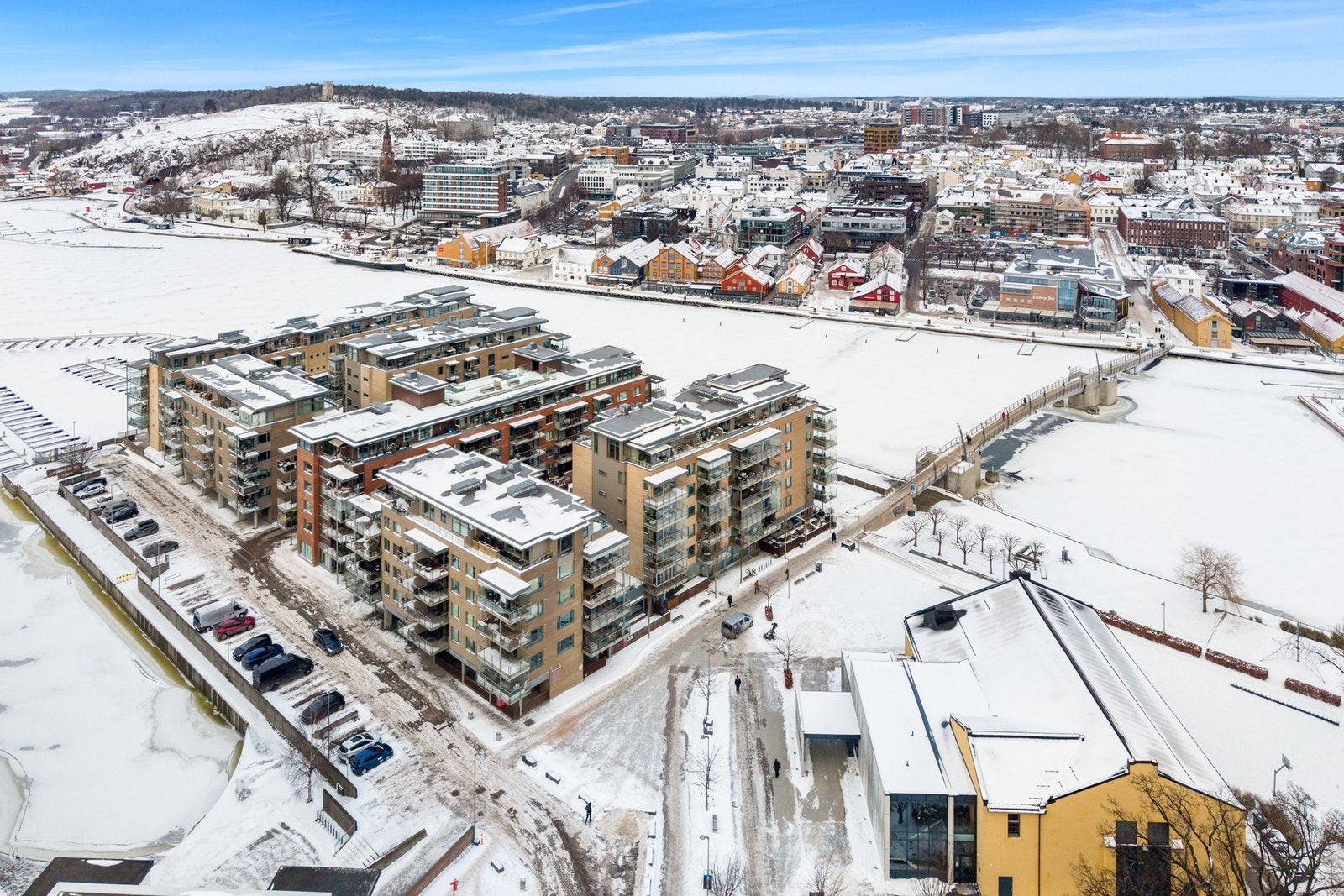 Sentralt beliggende med Tønsberg sentrum rett over brua Galleribilde
