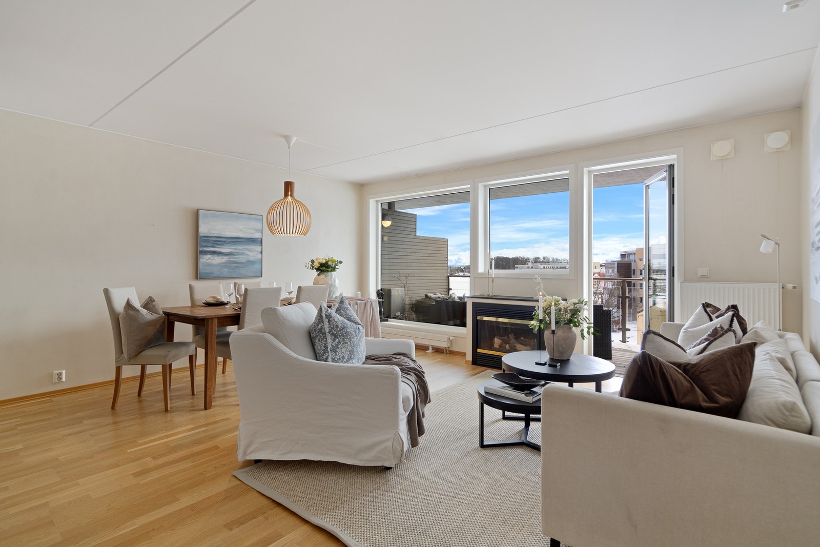 Stue med utgang til sydvendt balkong Galleribilde