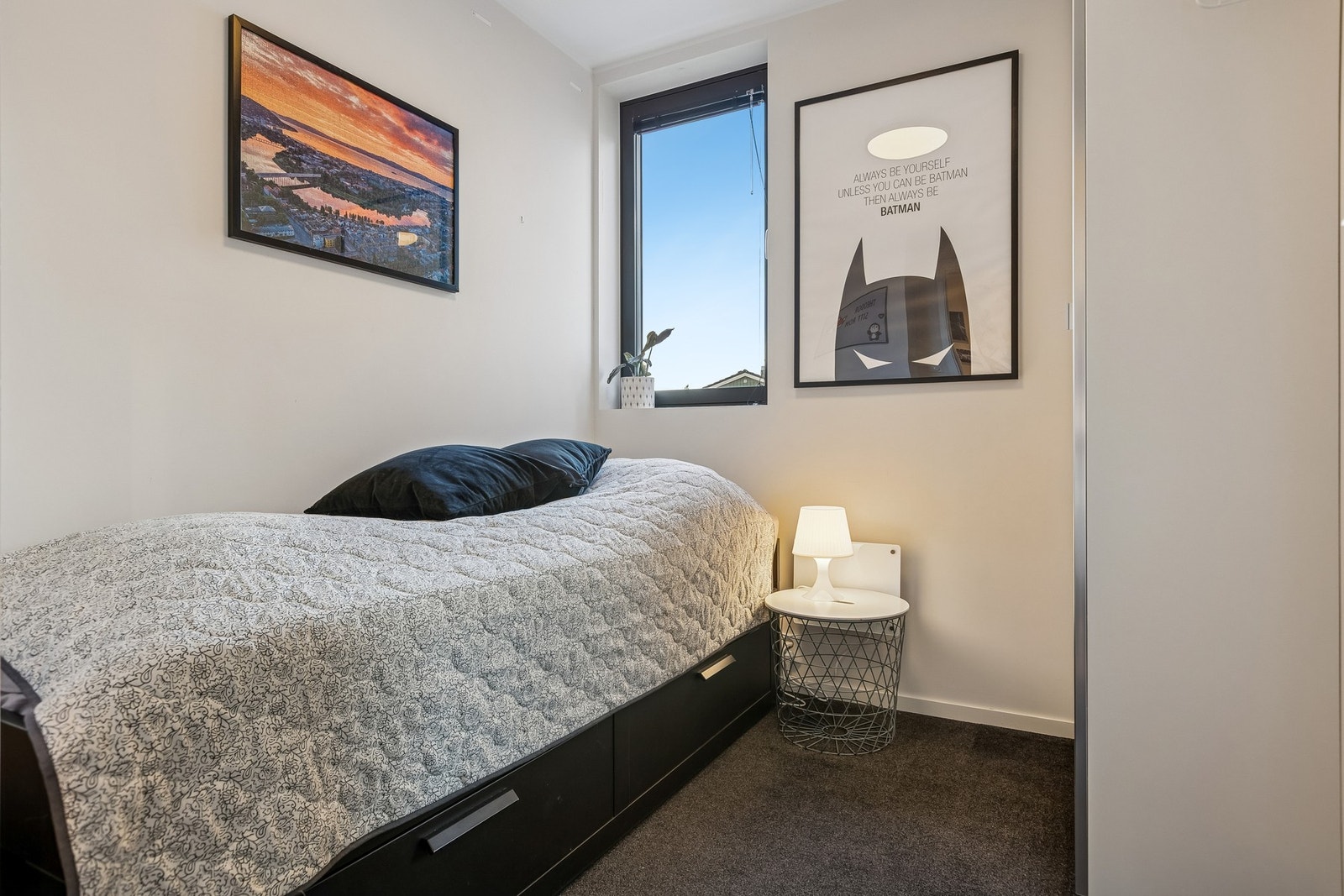 i 1. etasje har du soverom som også kan benyttes som kontor ved behov. Galleribilde