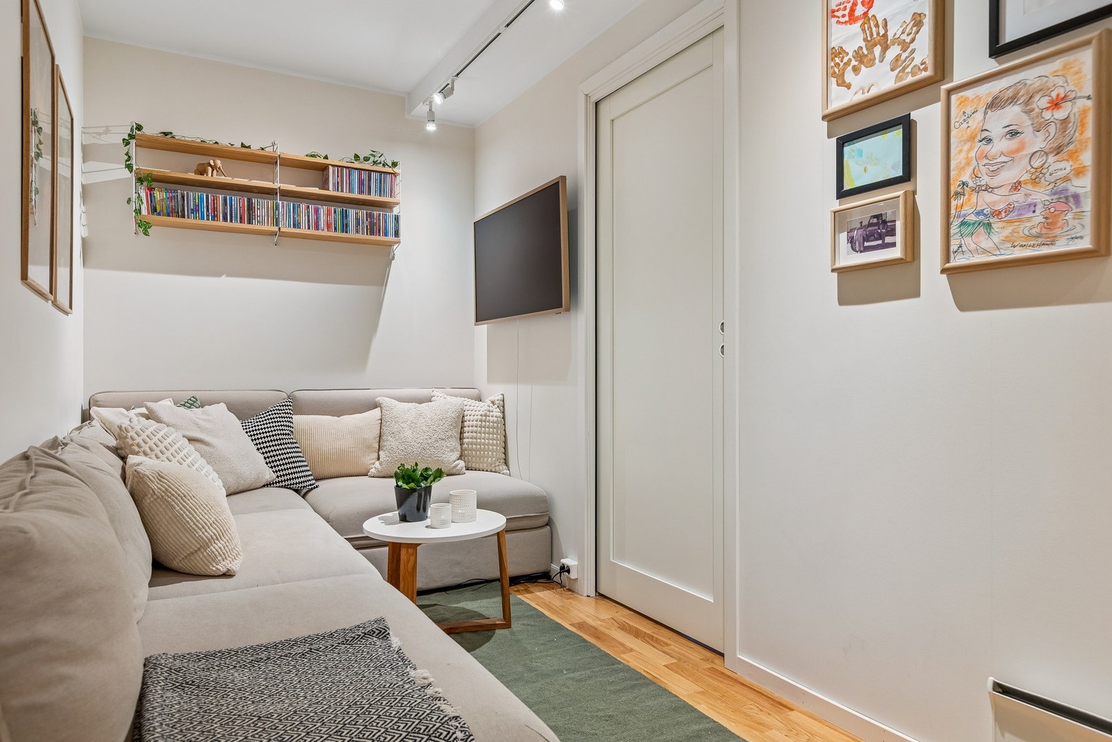 Rommet er i dag innredet som en kjellerstue, ikke godkjent for varig opphold. Galleribilde