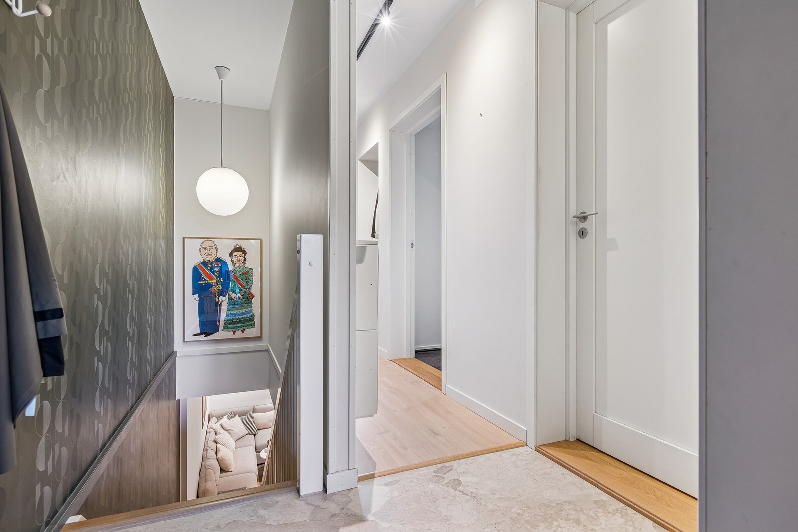 Stilren entré i moderne utførelse. Galleribilde