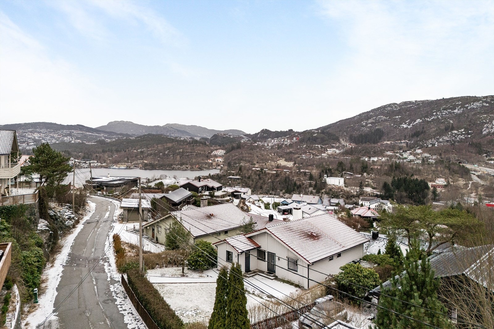 Fra boligen er det kort vei til barnehage og skole, kollektivtransport og matbutikk Galleribilde