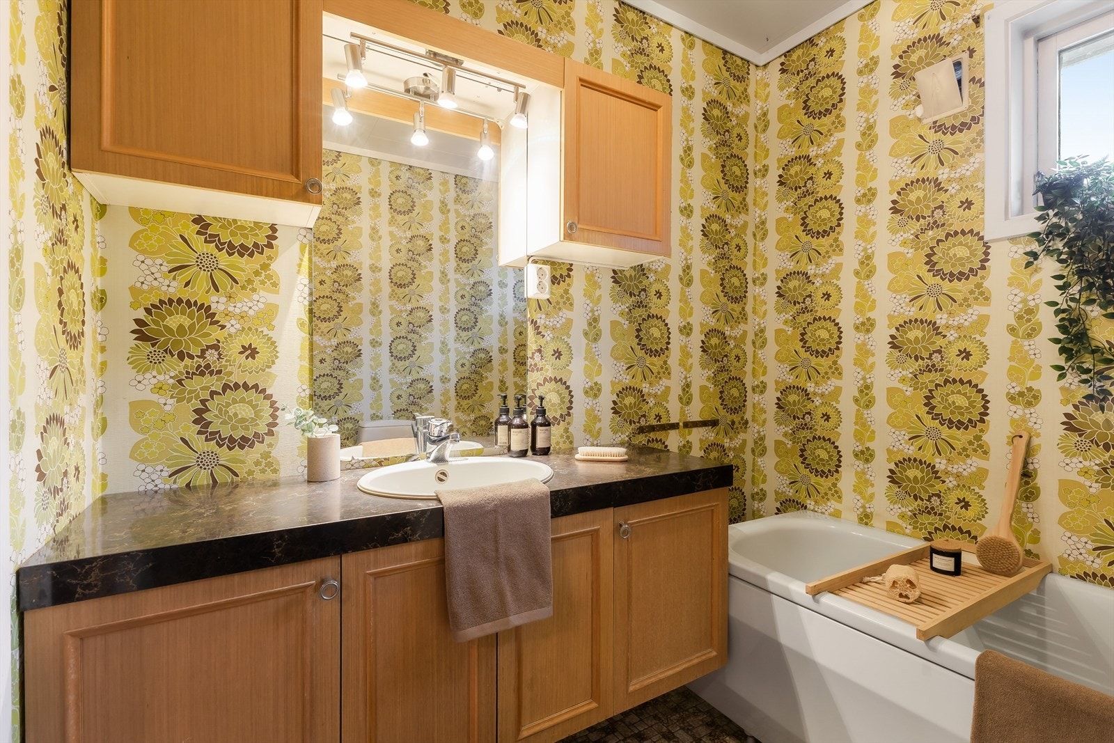 Badekar gir ekstra komfort i hverdagen og passer perfekt for barna Galleribilde