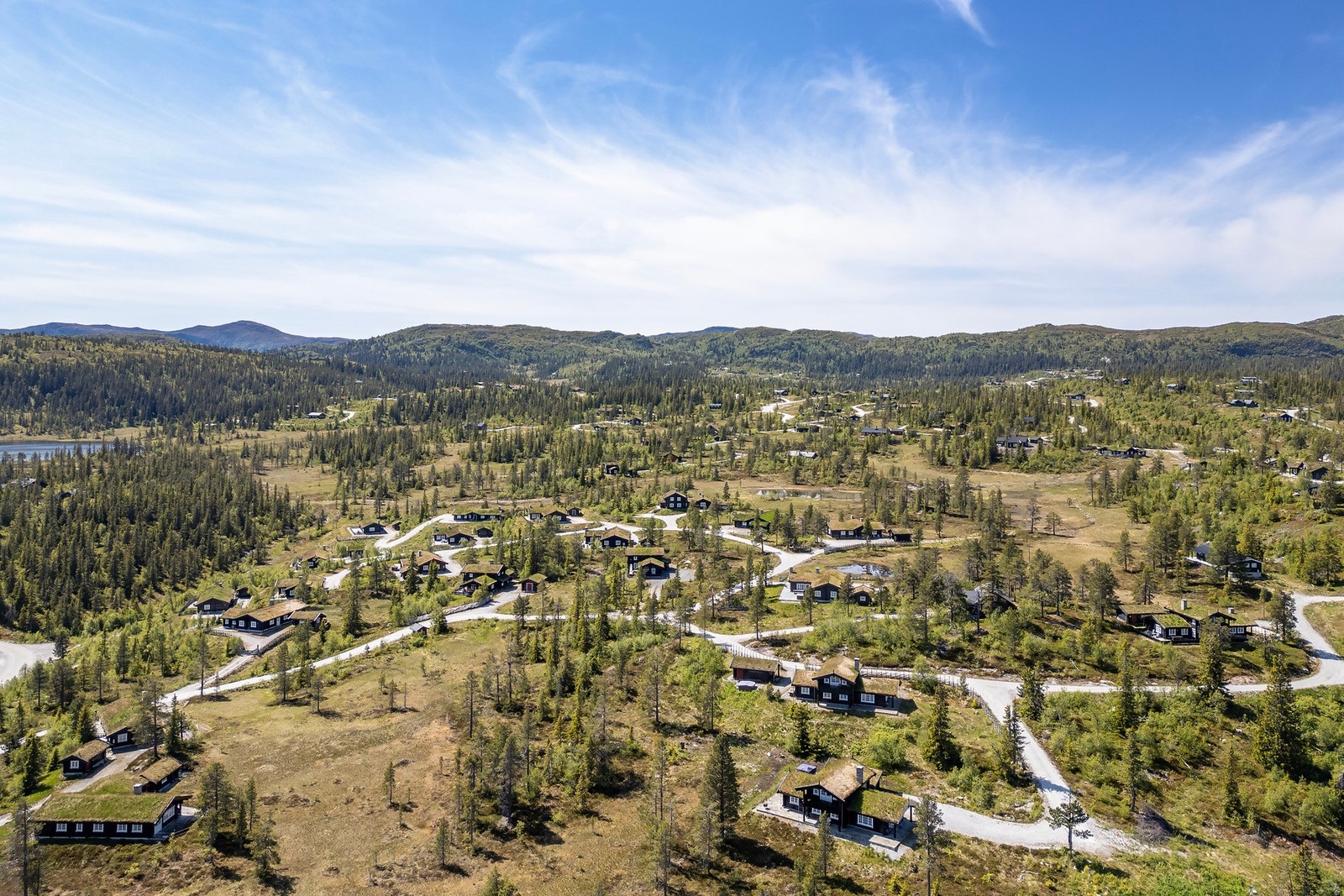 Boligen har en god internbeliggenhet i idyllisk naturområde med kort vei til marka og aktivitetstilbud Galleribilde