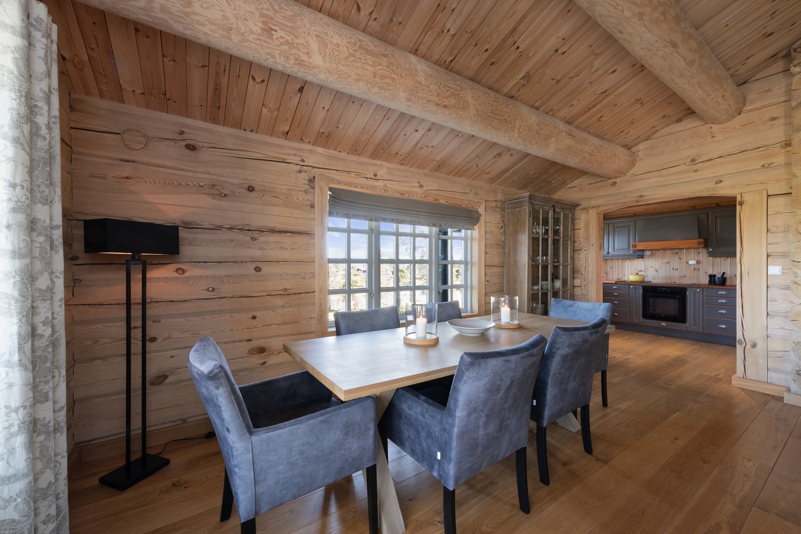 God plass til langbord for hyggelige måltider. Galleribilde