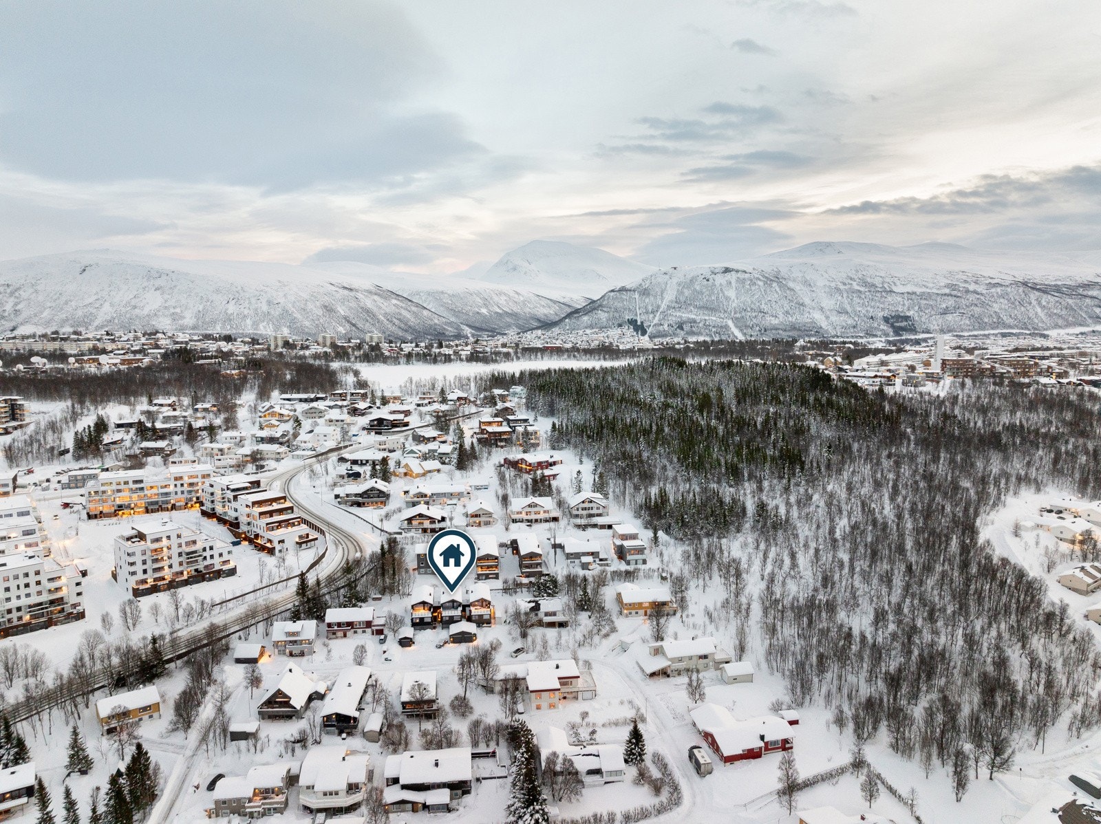 Ski-in/ski-out, ca. 100 m til skiløype.