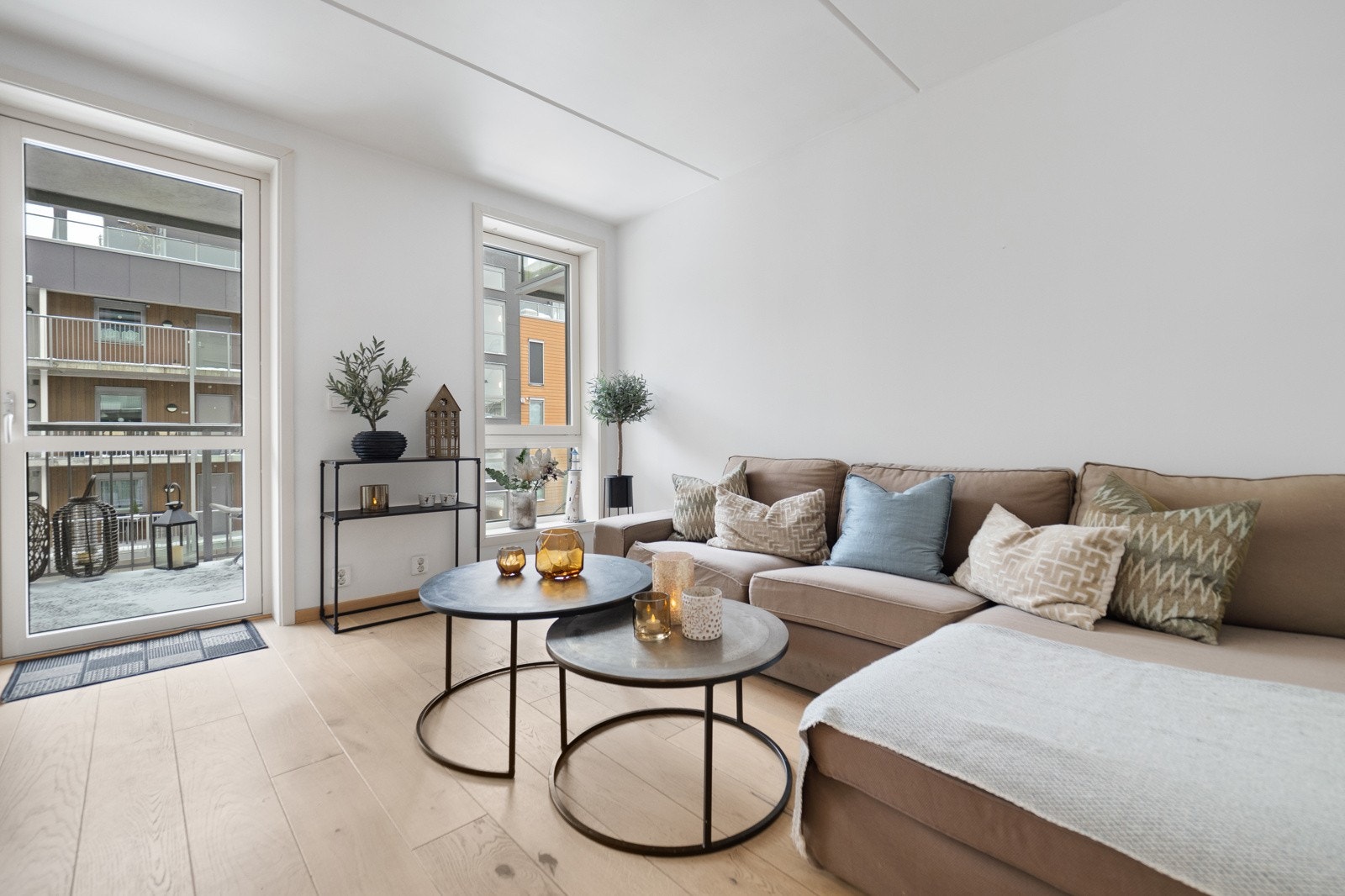 Utgang fra stue til veranda på 8 kvm Galleribilde