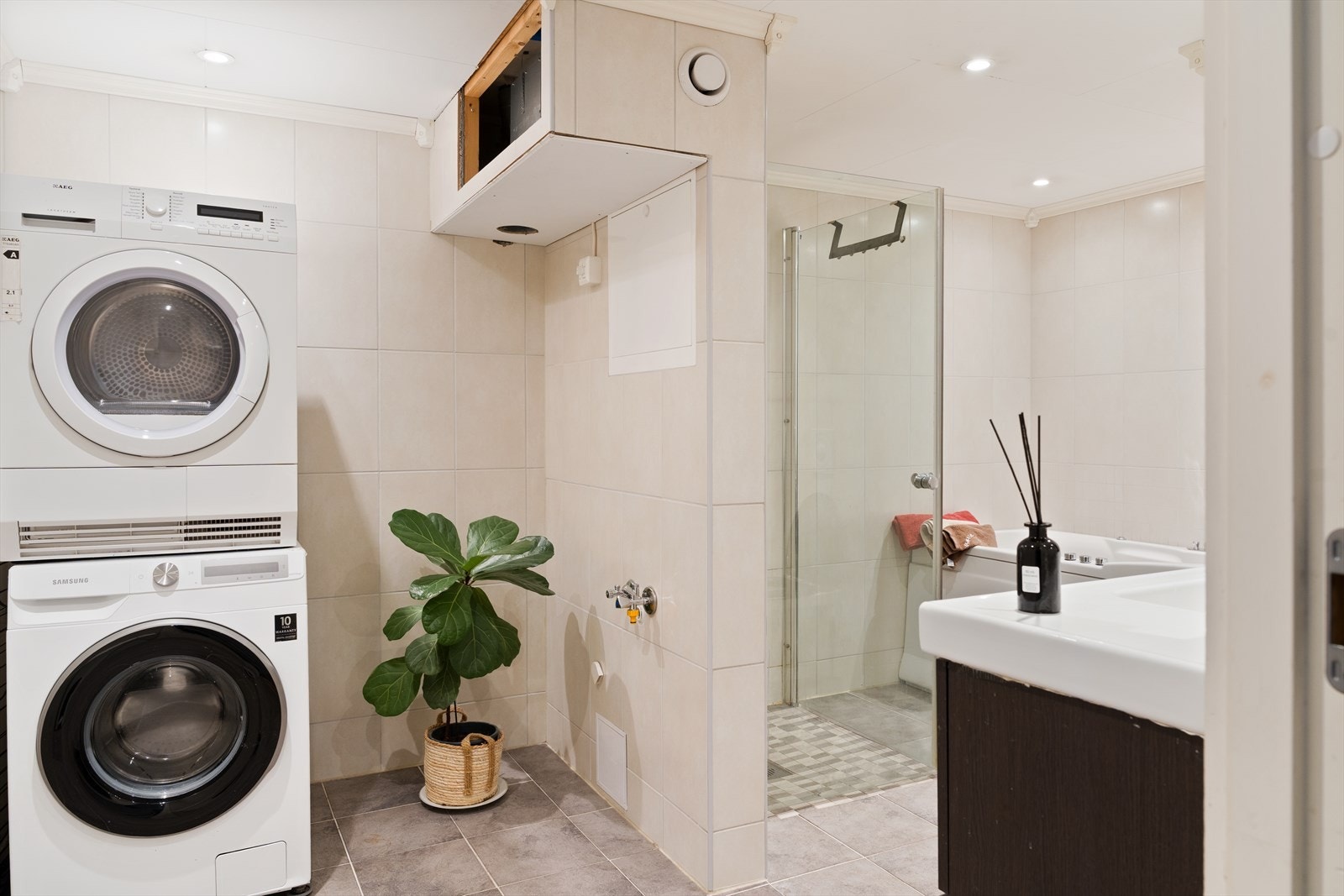 Badet ble renovert i 2010 og er helfliset. Galleribilde