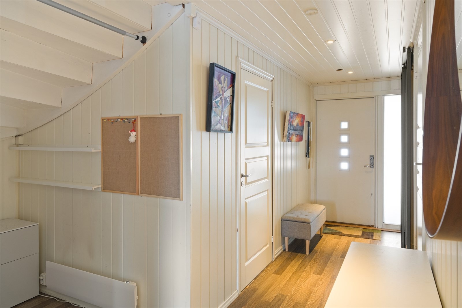 Vi beveger oss ned mot boligen 1.etasje. Galleribilde