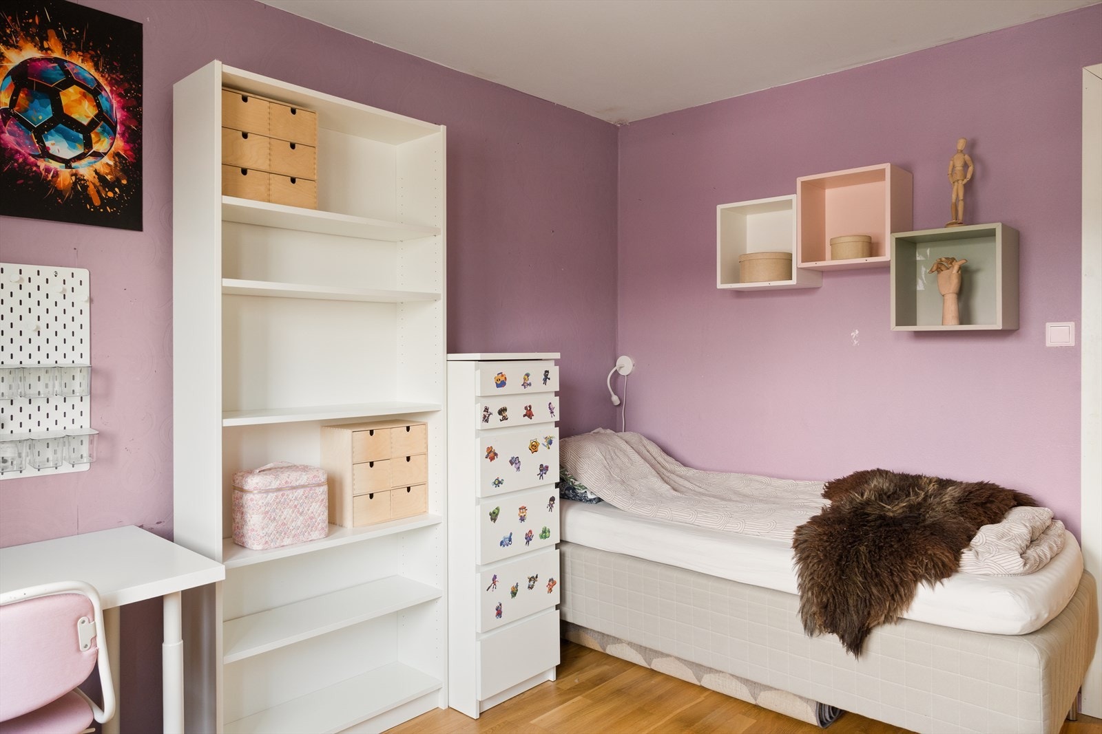 Soverom nr 2 er målt til ca. 12,1 kvm. Galleribilde