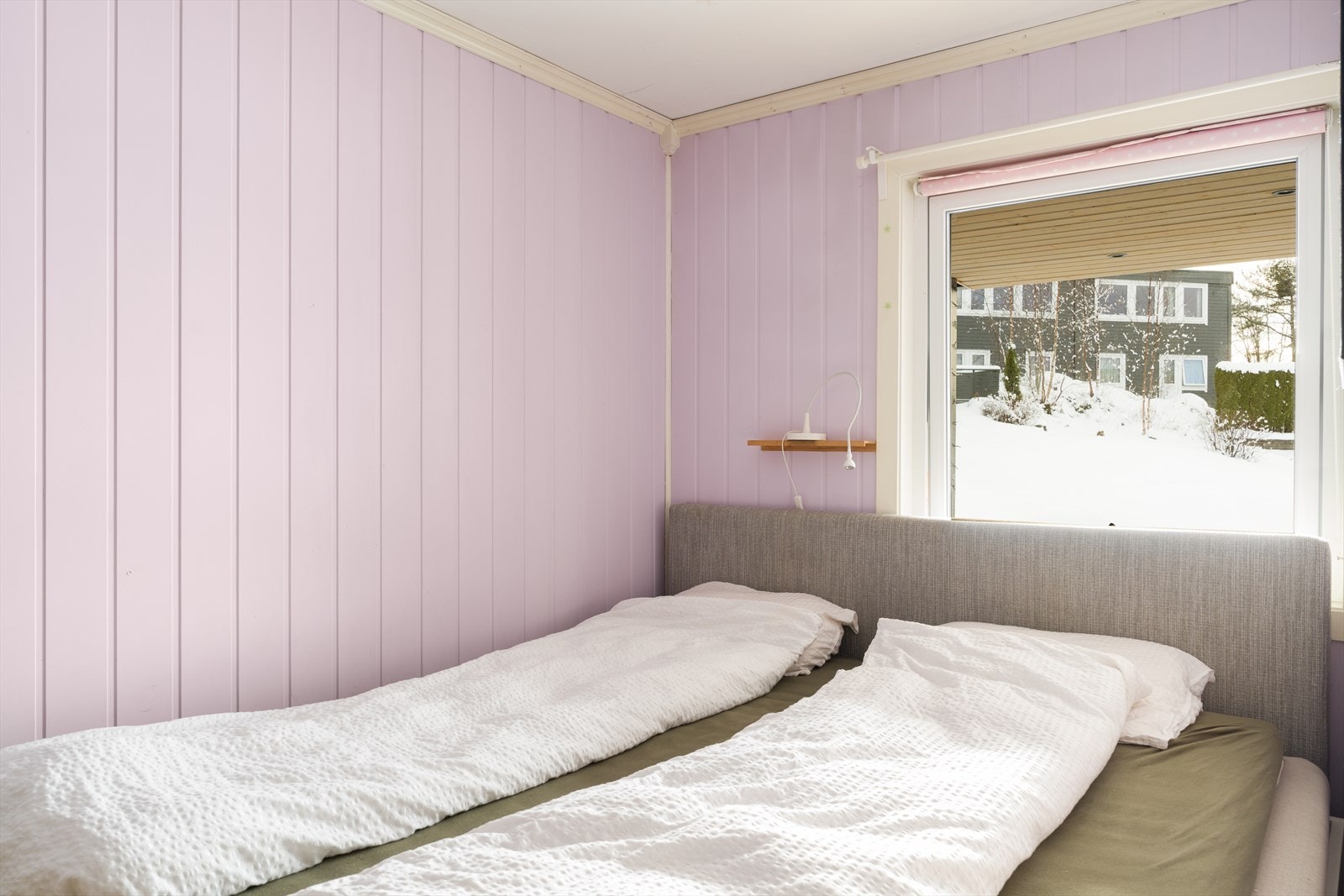 Etasjens hobbyrom blir i dag benyttet som enda et soverom (ikke godkjent). Her er det mange bruksmuligheter. Galleribilde