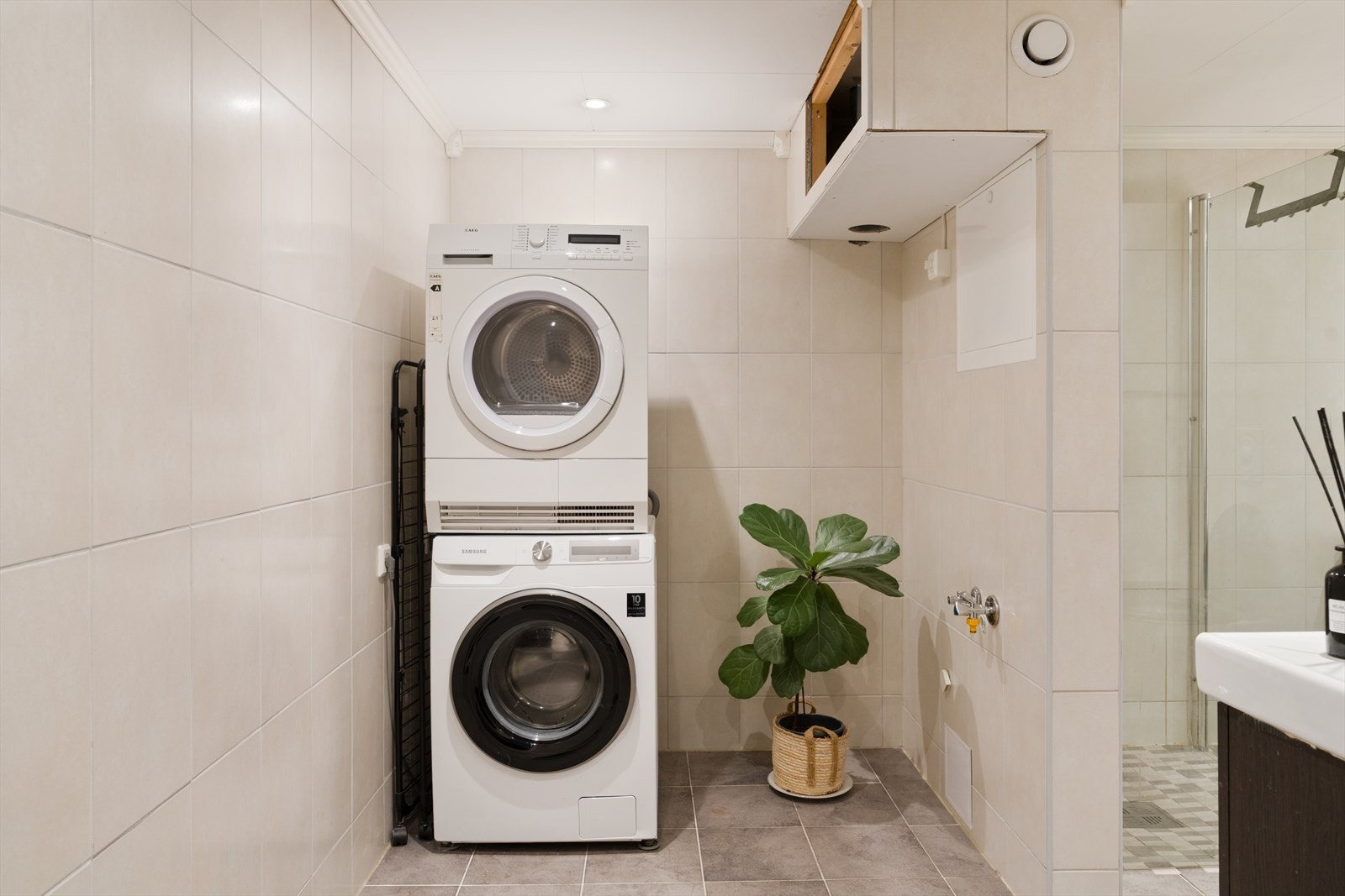 Badet er målt til 11,3 kvm og har en praktisk beliggenhet ved soverommene. Galleribilde