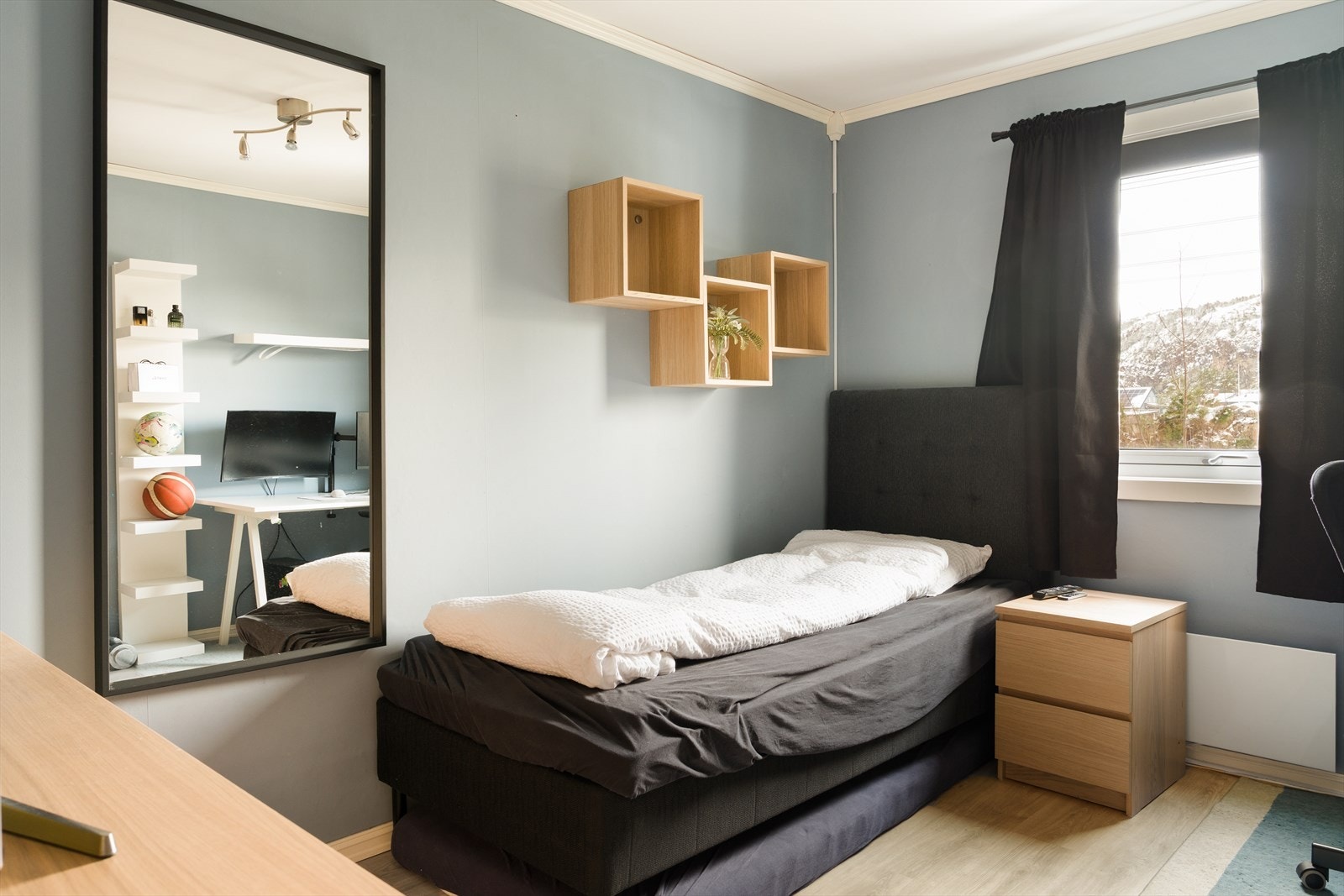 Soverom nr 1 er målt til ca. 10,2. Galleribilde