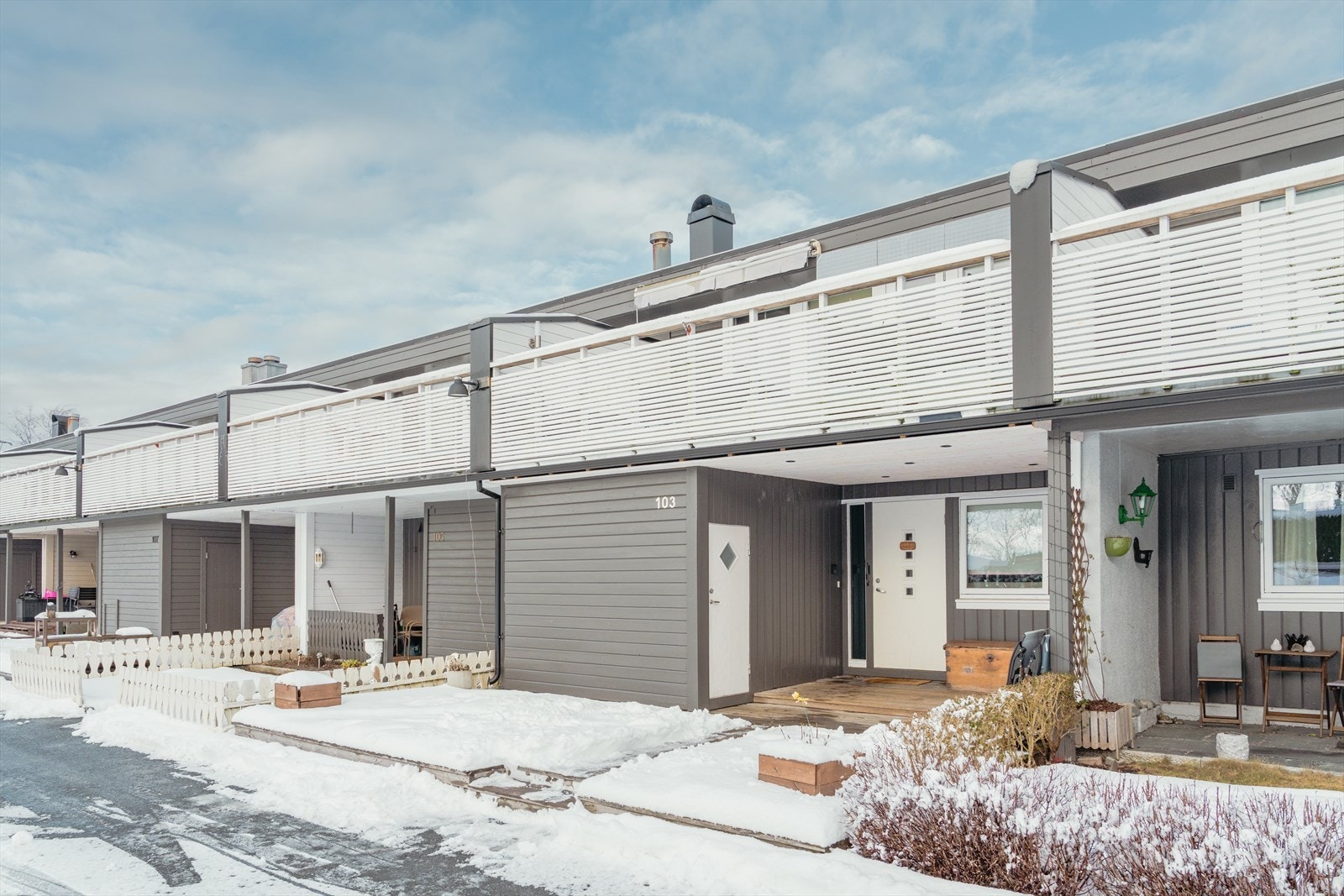 Et innbydende og familievennlig rekkehus med en svært attraktiv beliggenhet i Loddefjord. Galleribilde