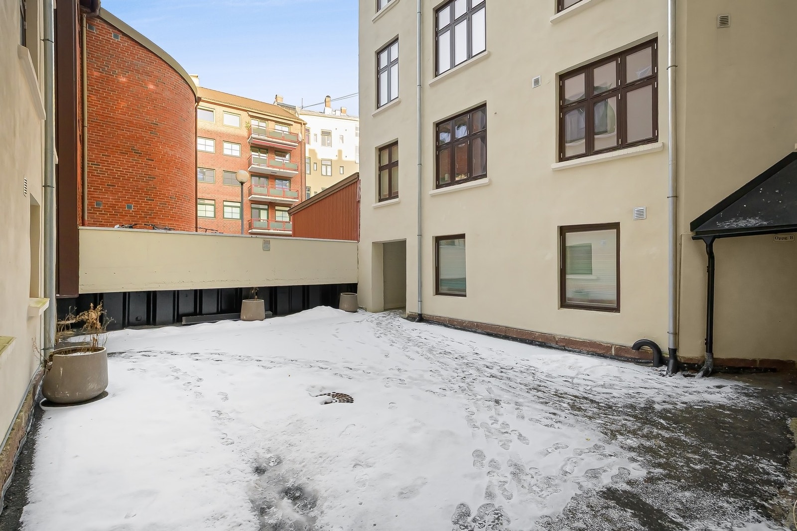 Rolig og tilbaketrukket gårdsrom. Borettslaget består av 56 andeler. Galleribilde