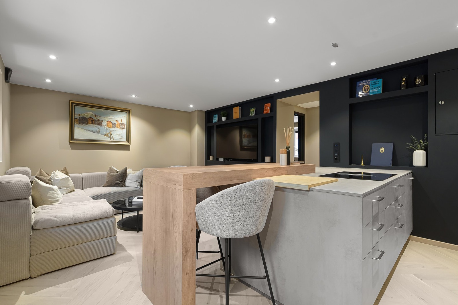 Spiseplass ved kjøkkenøya - en praktisk og hyggelig løsning. Galleribilde