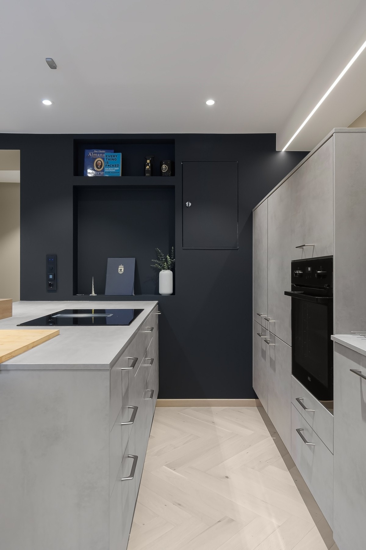 Nydelig kjøkken med mye skap- og benkeplass. Galleribilde