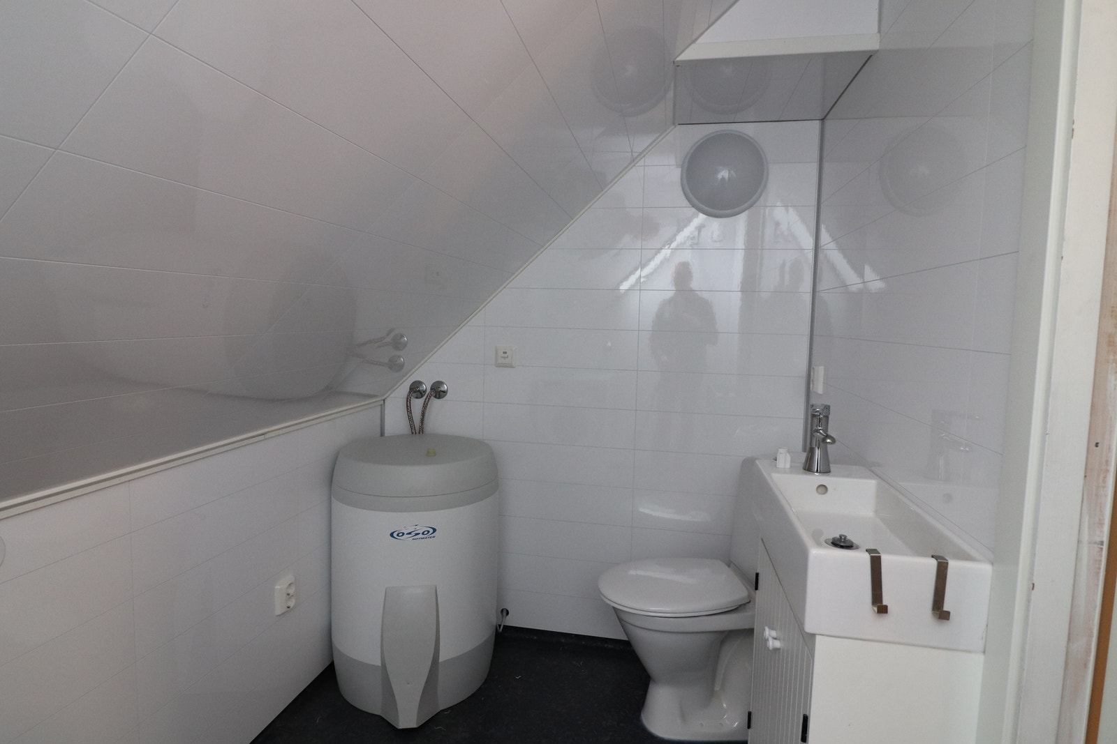 Egen varmtvannstank på bad. Galleribilde