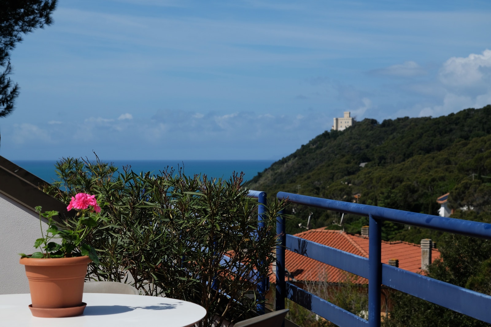 Utsikten fra boligen. Foto 19.04.2025. Galleribilde