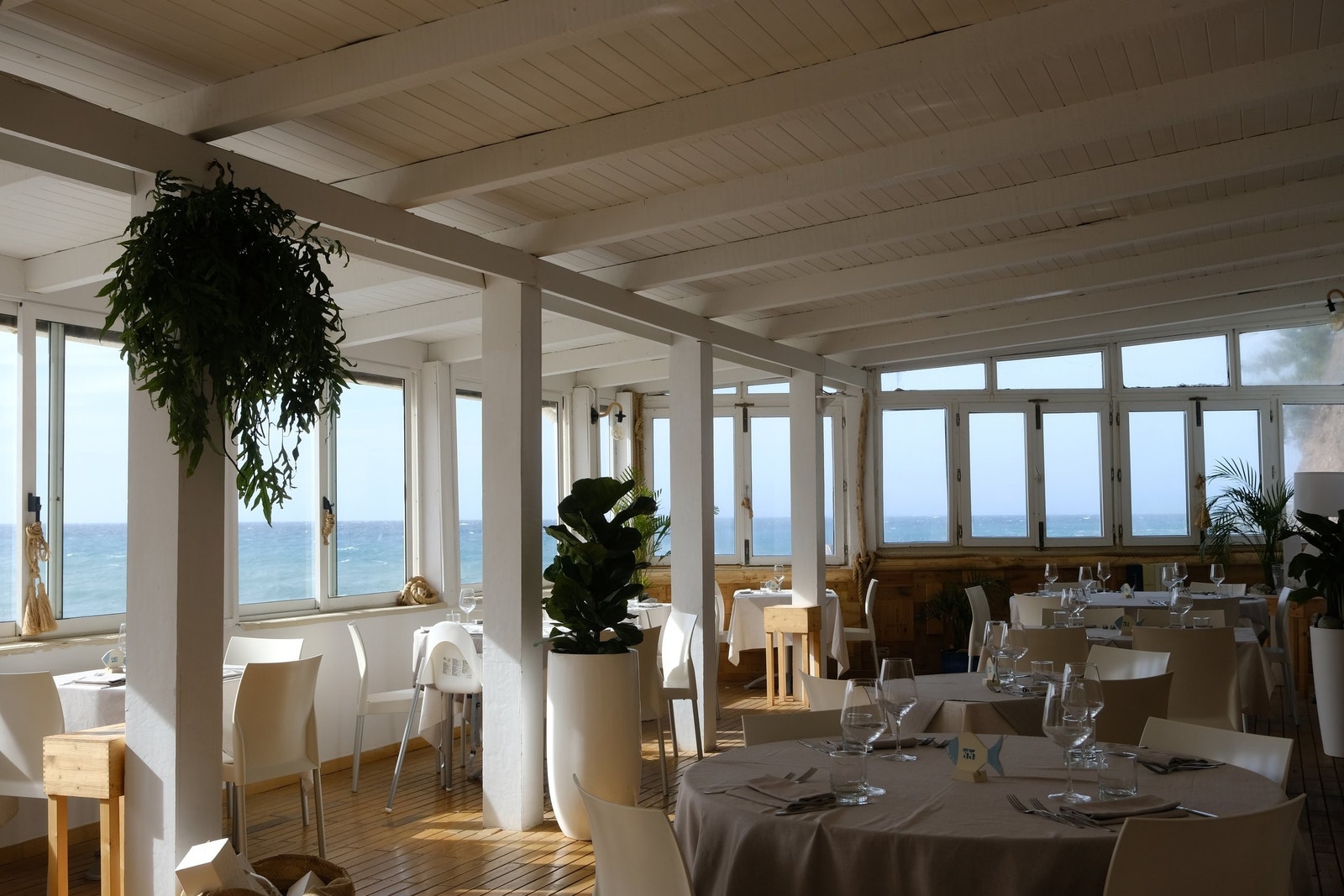 Il Rogiolo nede ved stranden. Galleribilde