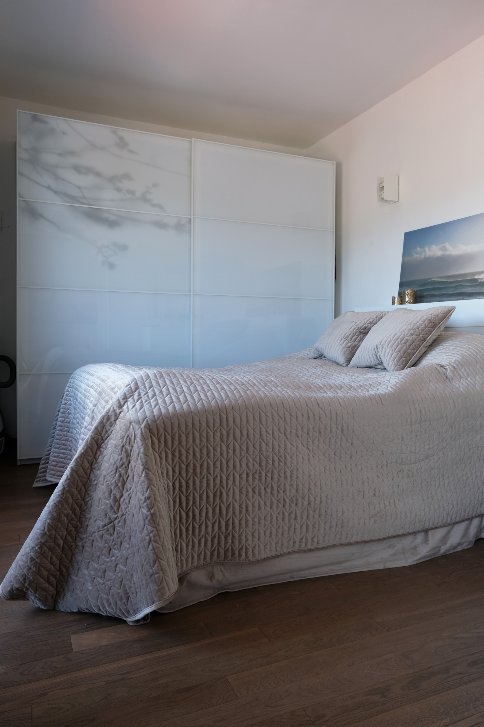 Foto 19.04.2025 Romslig garderobeskap. Galleribilde