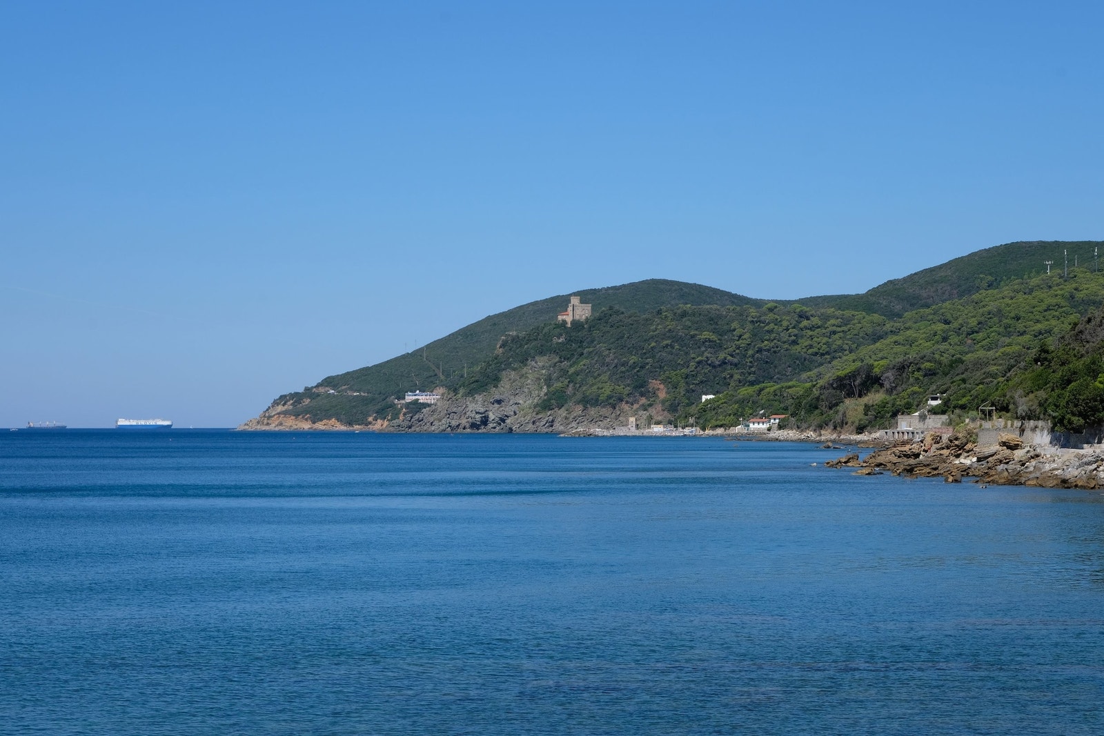 Boligen vår ligger like på oversiden av kysten her. Galleribilde