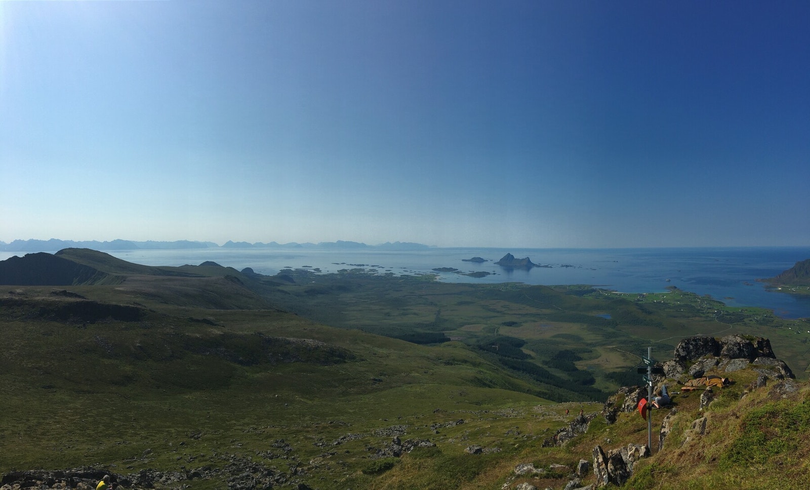 Selgers private bilde: Lofotveggen ute i horisonten Galleribilde