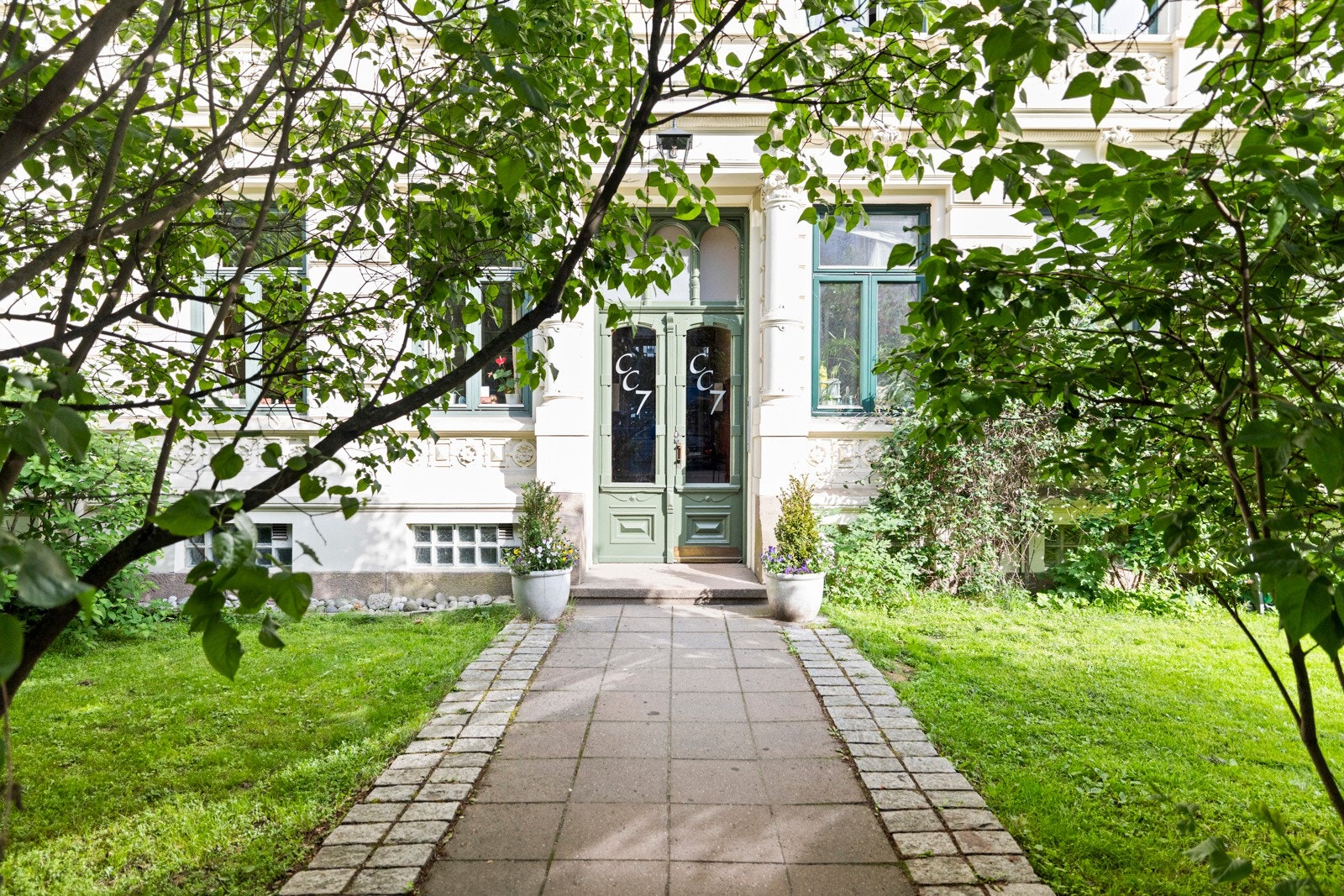 Inngangspari. Galleribilde