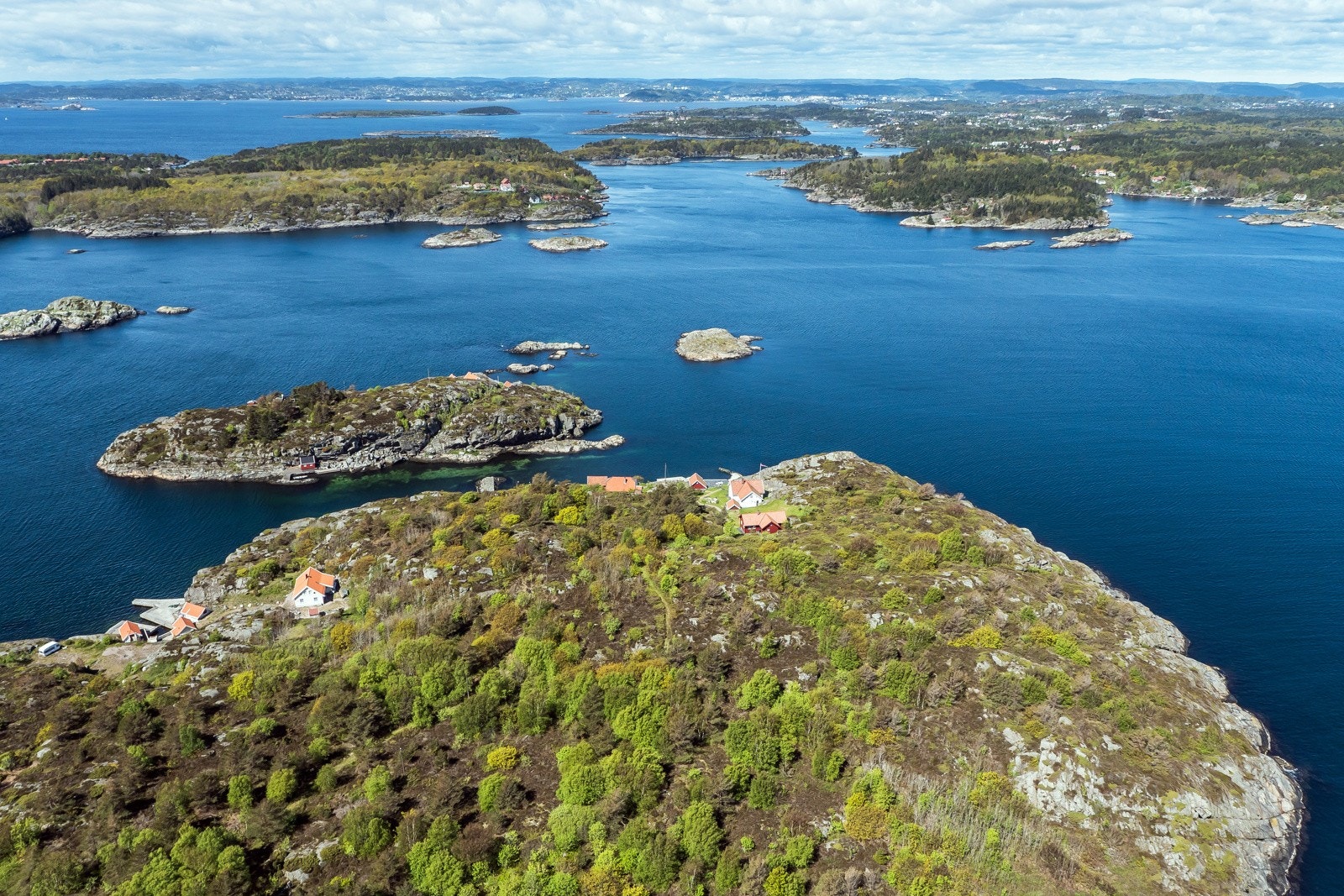 Eiendommen ligger i et vakkert kystlandskap. Galleribilde