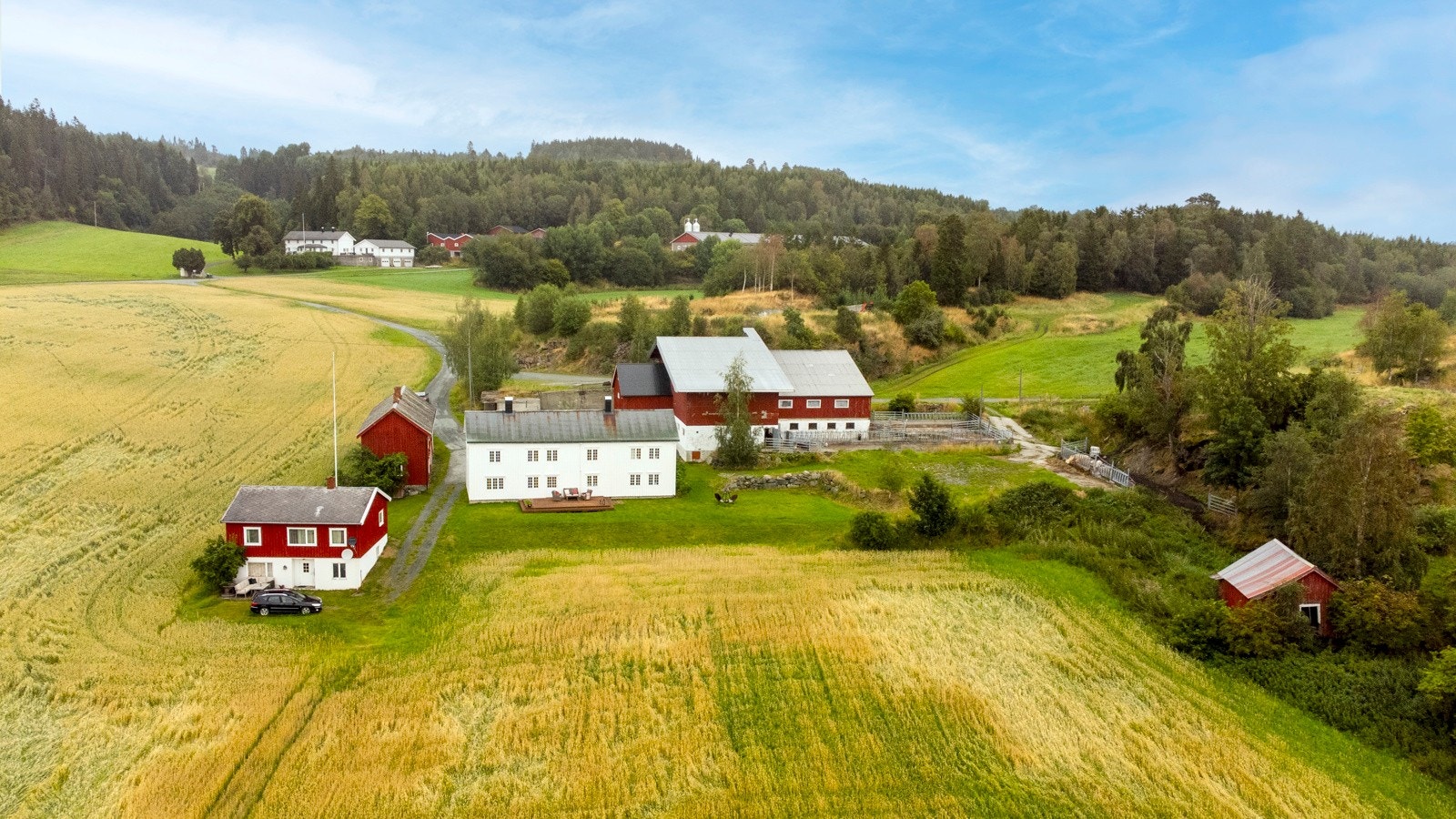 Småbruksidyll i landlige omgivelser på Ytterøy Galleribilde