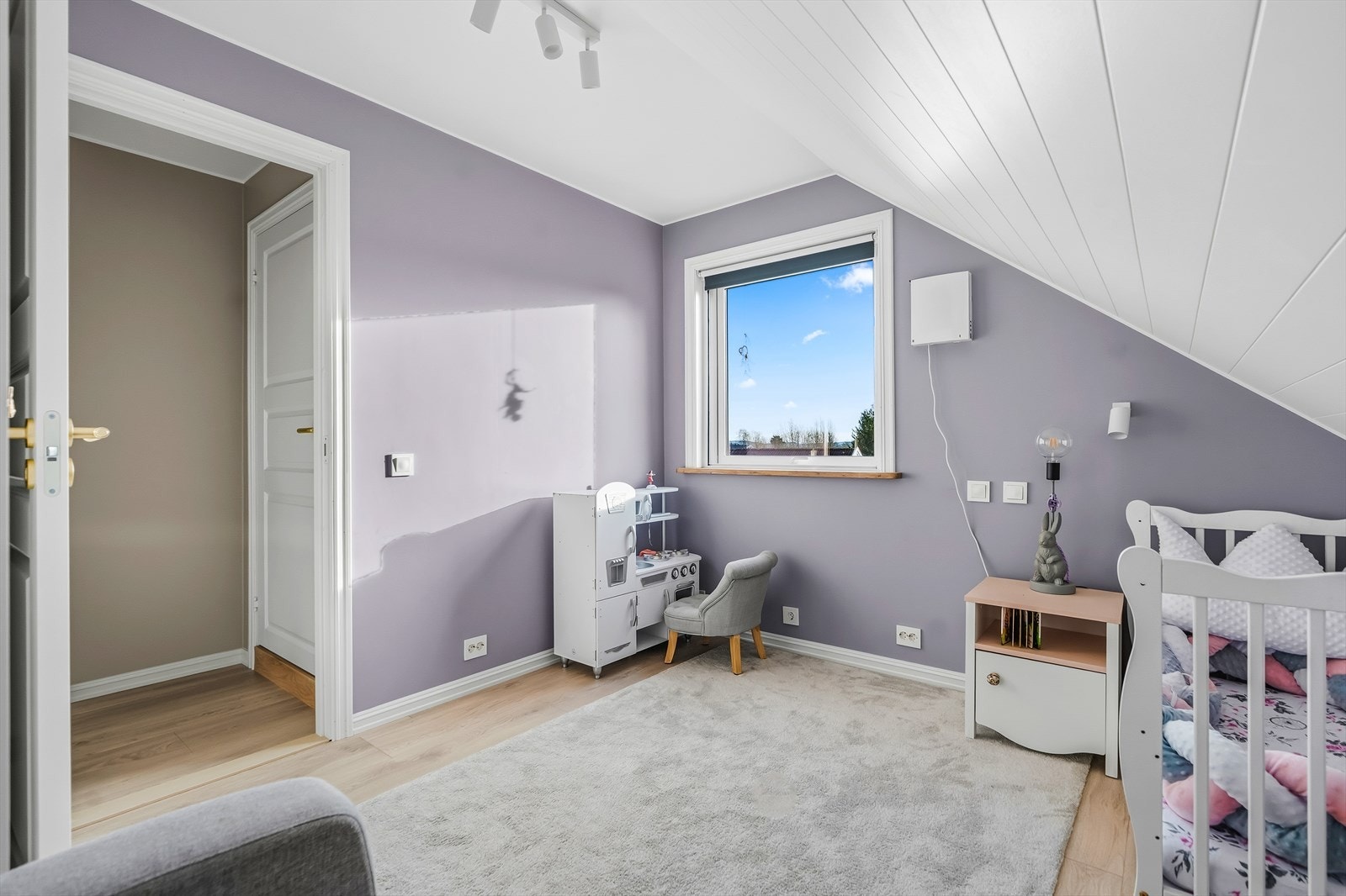 Rommene har plass til seng, nattbord, garderobeløsning og evt. skrivebord. Galleribilde