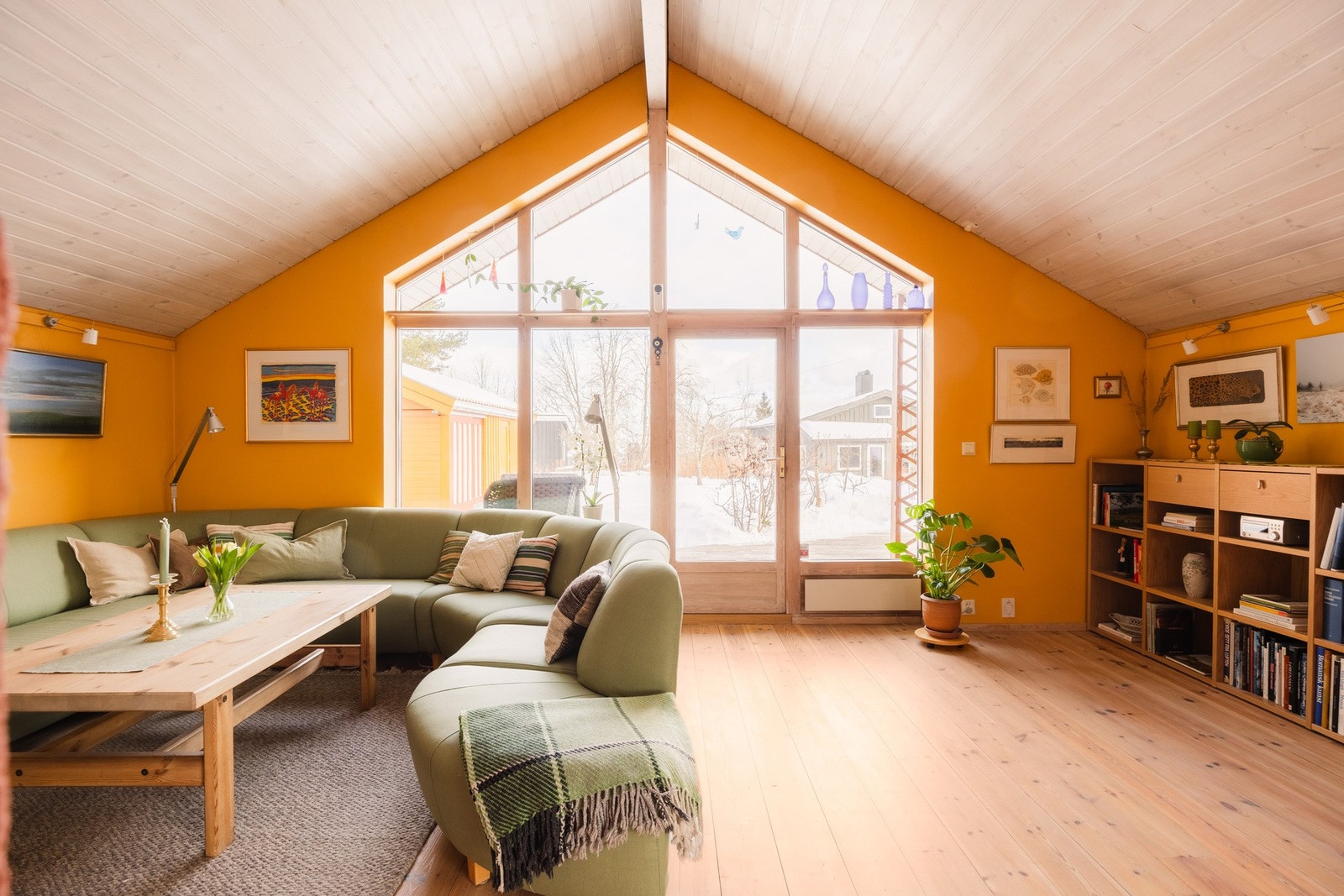 Tregulvene er av brede, tykke furubord som aldri går av moten. Galleribilde