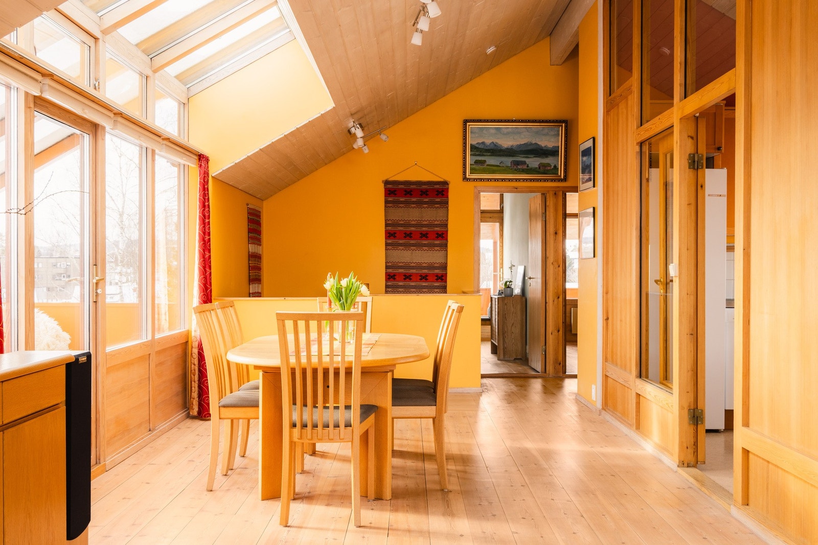 Vi går videre inn mot to av soverommene og baderommet. Galleribilde