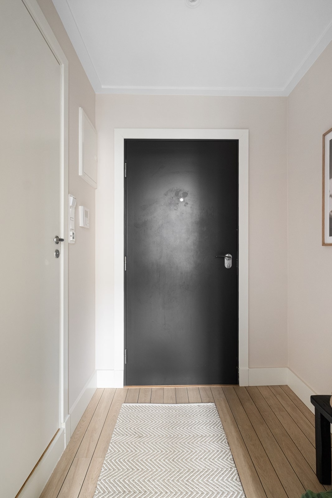 Velkommen inn! En lys og innbydende entré. Galleribilde