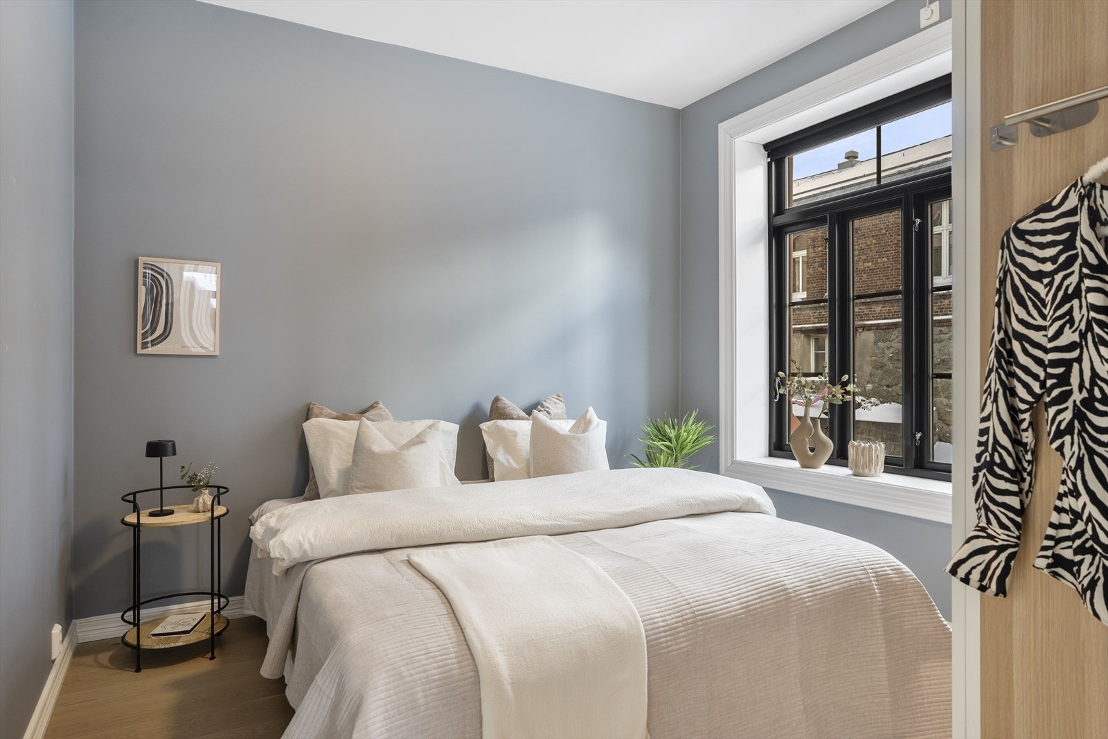 Leiligheten har to flotte soverom med gode møbleringsmuligheter. Galleribilde