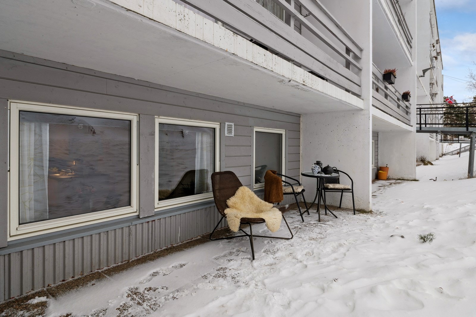 Uteplass. Galleribilde