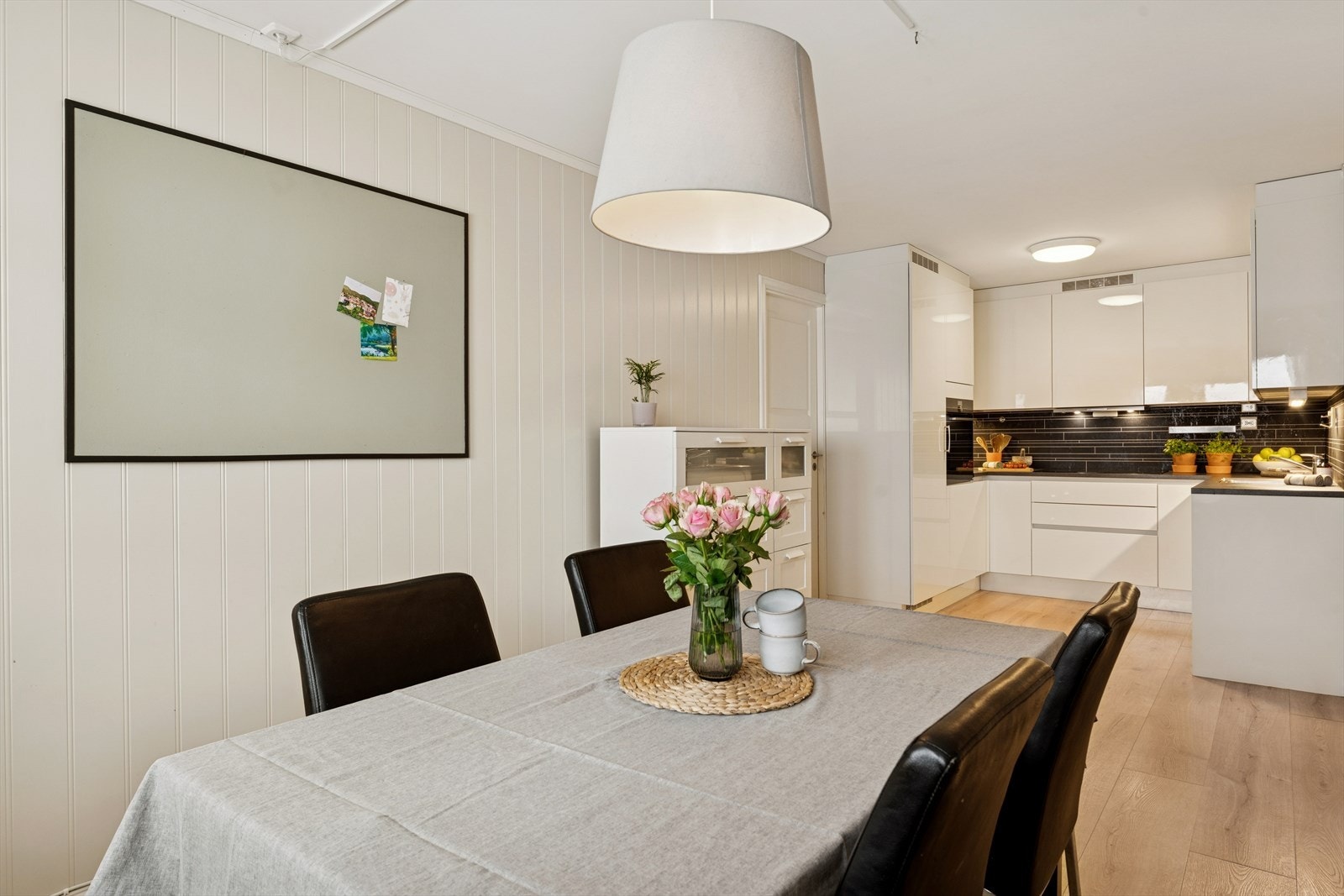 Her kan du invitere familie og venner til hyggelige sammenkomster! Galleribilde