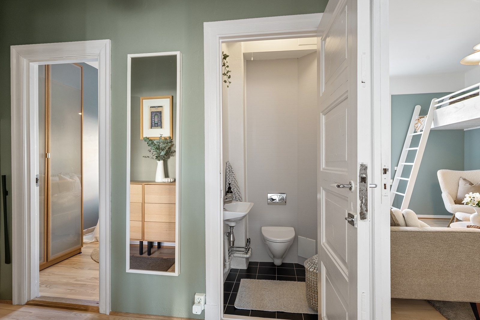 I underetasjen får du to store soverom samt et praktisk toalett. Galleribilde